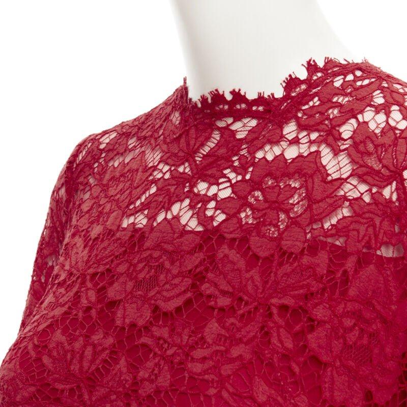 VALENTINO Rotes Cocktailkleid aus geblümter Spitze mit Messerfalten IT38 XS im Angebot 3