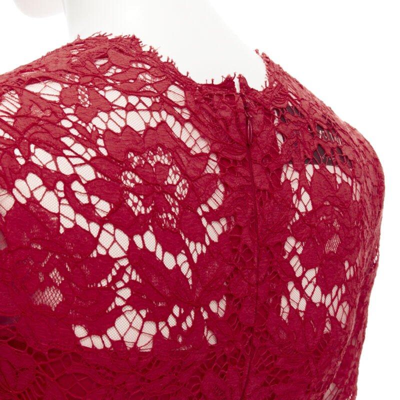 VALENTINO Rotes Cocktailkleid aus geblümter Spitze mit Messerfalten IT38 XS im Angebot 4
