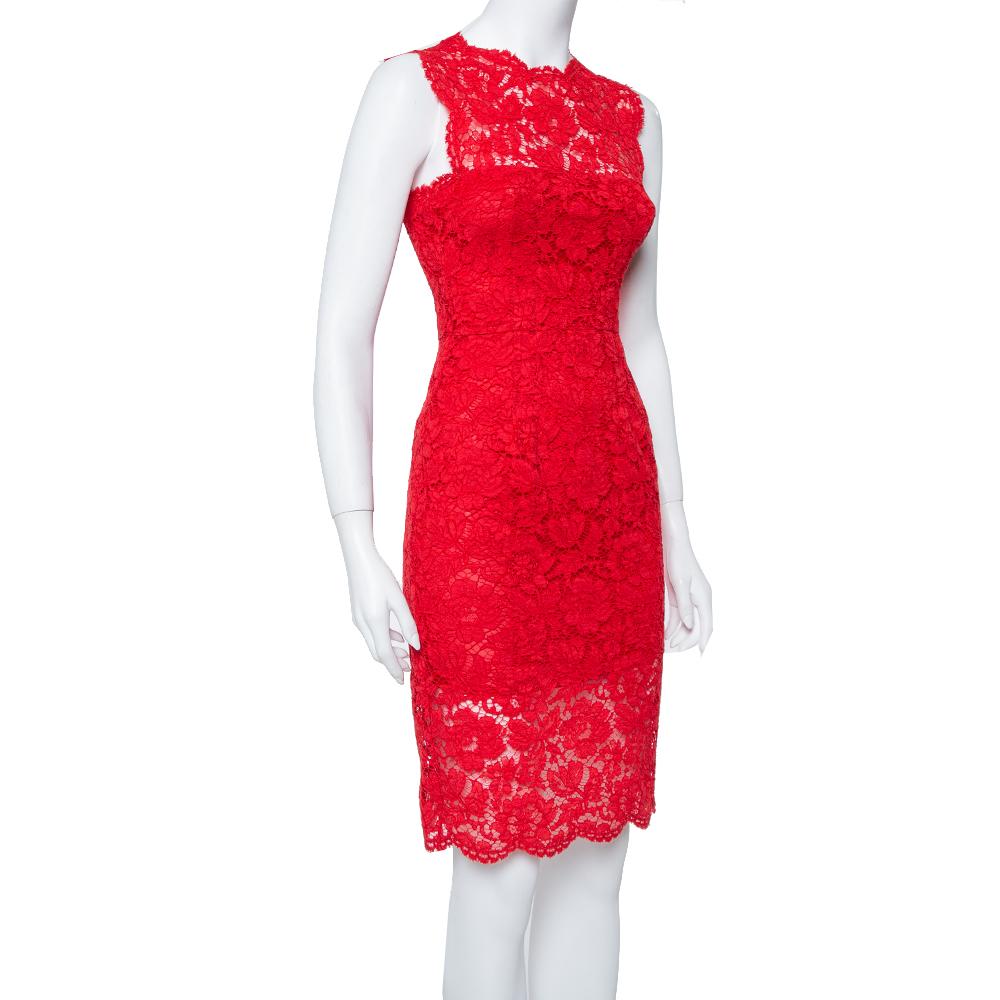 This sleeveless sheath dress from Valentino has the power to transform you into a diva! The red-hued creation is made from a blend of quality materials. It exhibits a flattering silhouette enhanced with a well-cut neckline, a floral lace design, and