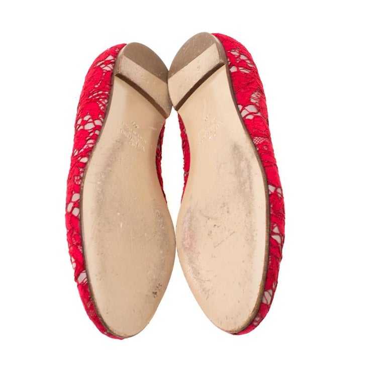 Valentino Red Floral Lace Smoking Slippers Size 40 For Sale at 1stdibs