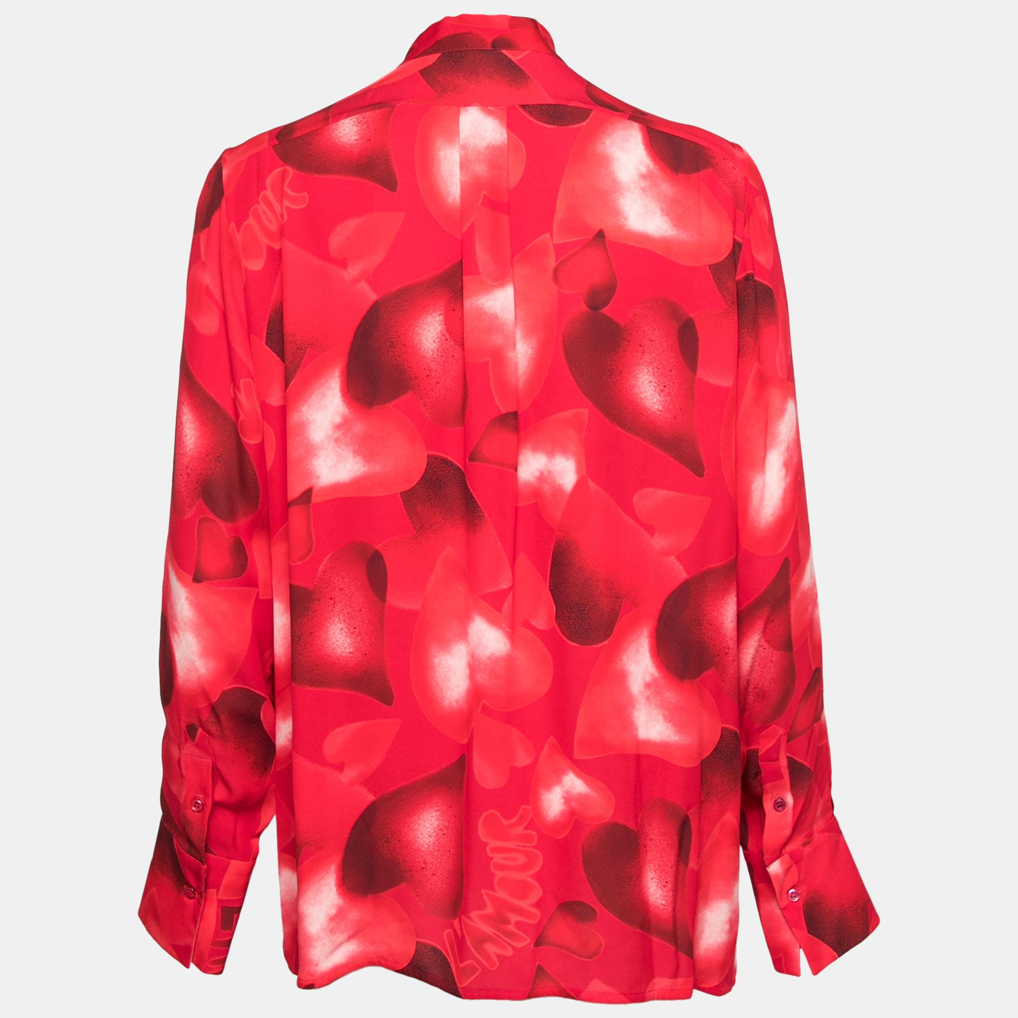 Add an element of color and panache to your closet with this beautiful blouse from Valentino. It has been tailored using silk and comes with a neck-tie detail, long sleeves, and a button-front feature. Complement this blouse by pairing it with white