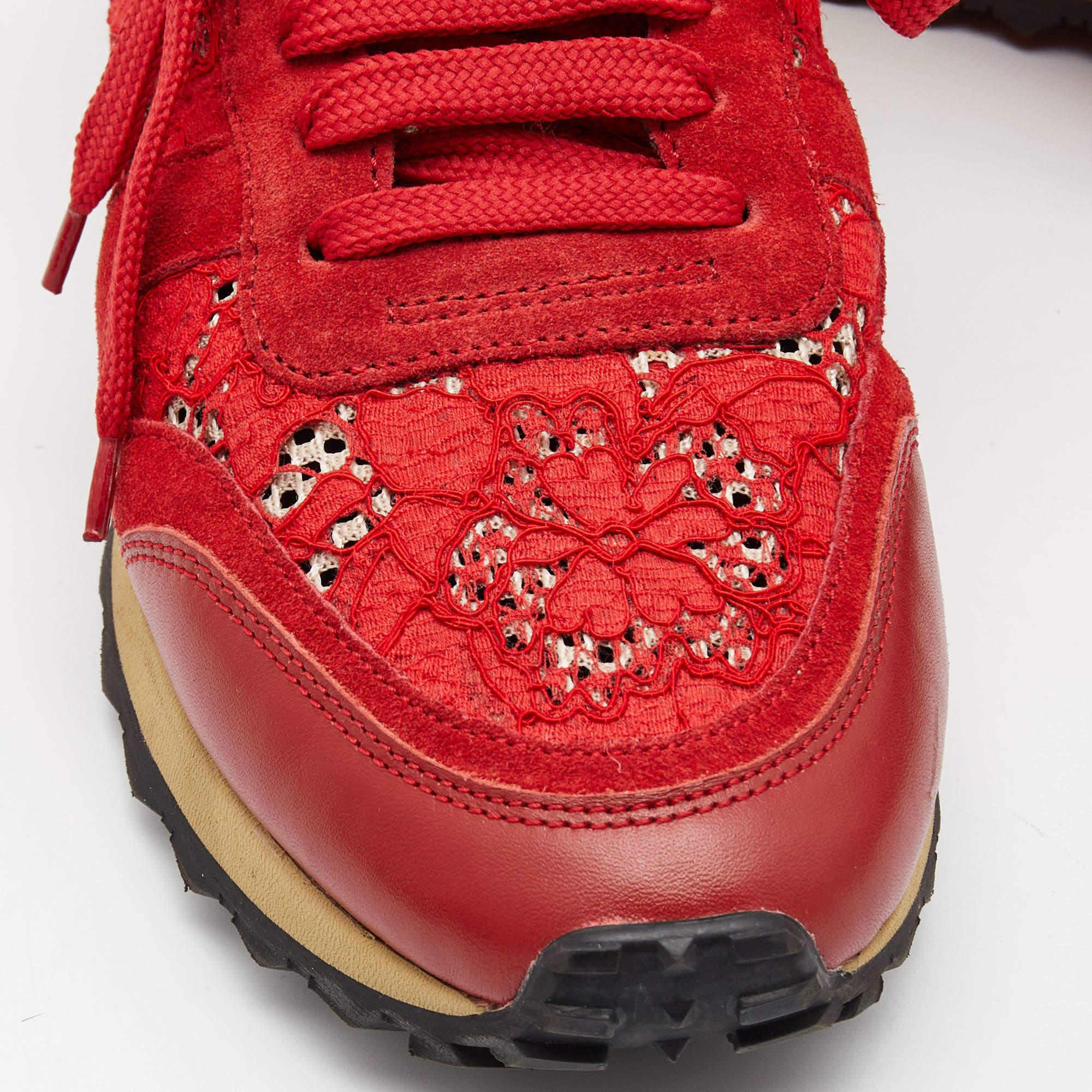 Valentino Red Lace and Suede Rockrunner Low Top Sneakers Size 40 For Sale 3
