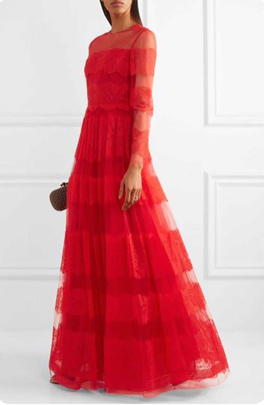 VALENTINO RED LACE DRESS as seen on Marisa EU 38 In Excellent Condition In Montgomery, TX