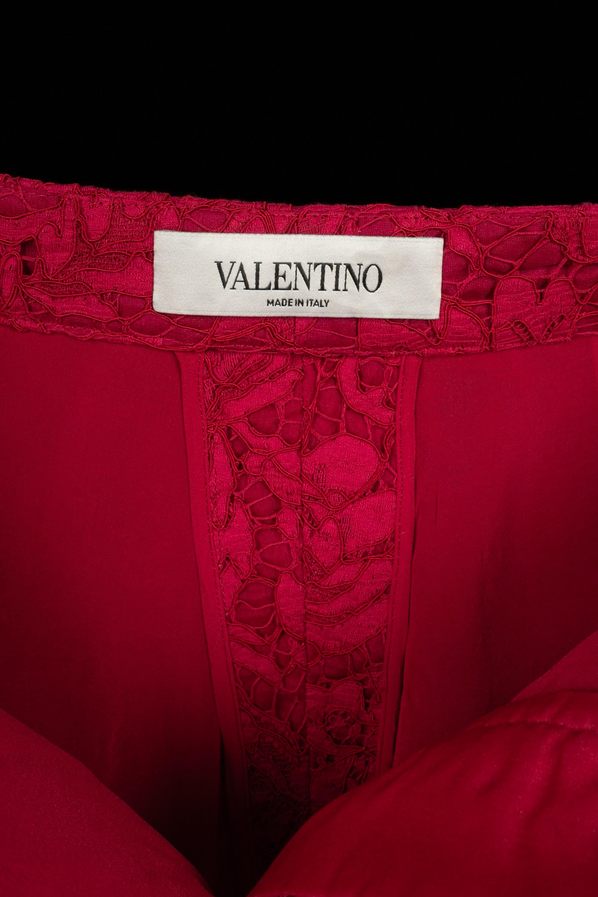 Pantaloncini in pizzo rosso Valentino in vendita 5