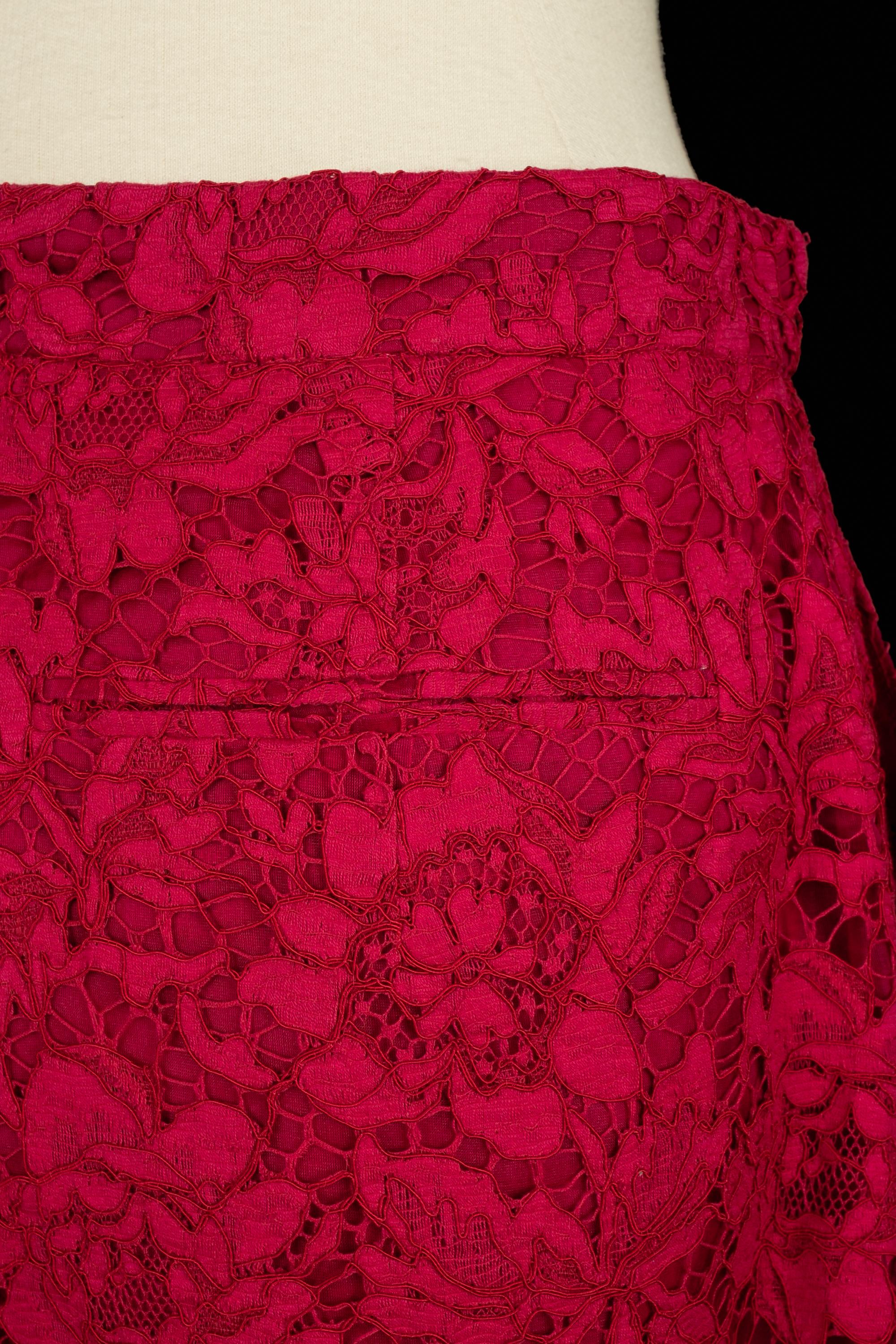 Pantaloncini in pizzo rosso Valentino in vendita 2