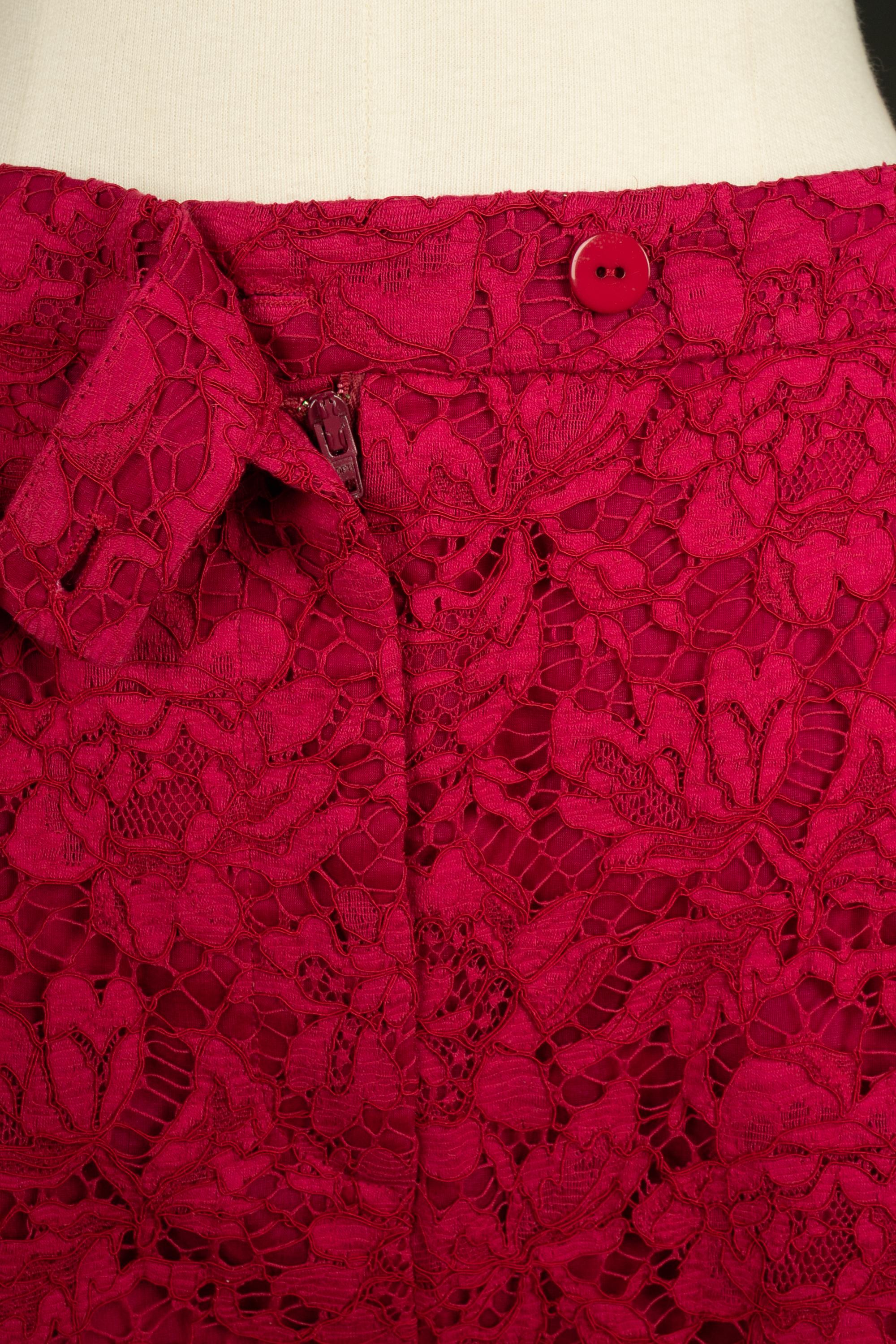 Pantaloncini in pizzo rosso Valentino in vendita 4