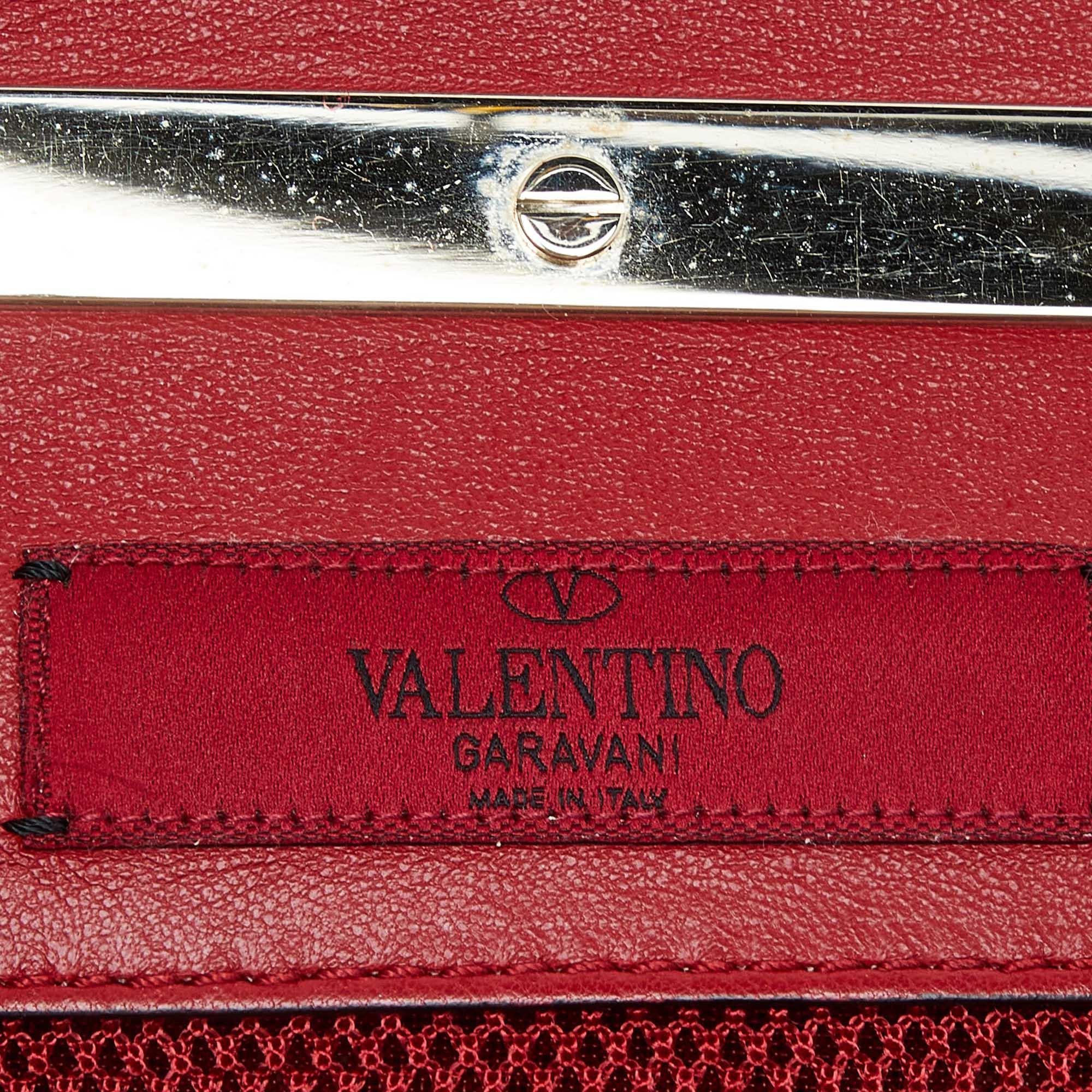 Valentino Red Leather and Lace Va Va Voom Shoulder Bag In Good Condition For Sale In Dubai, Al Qouz 2