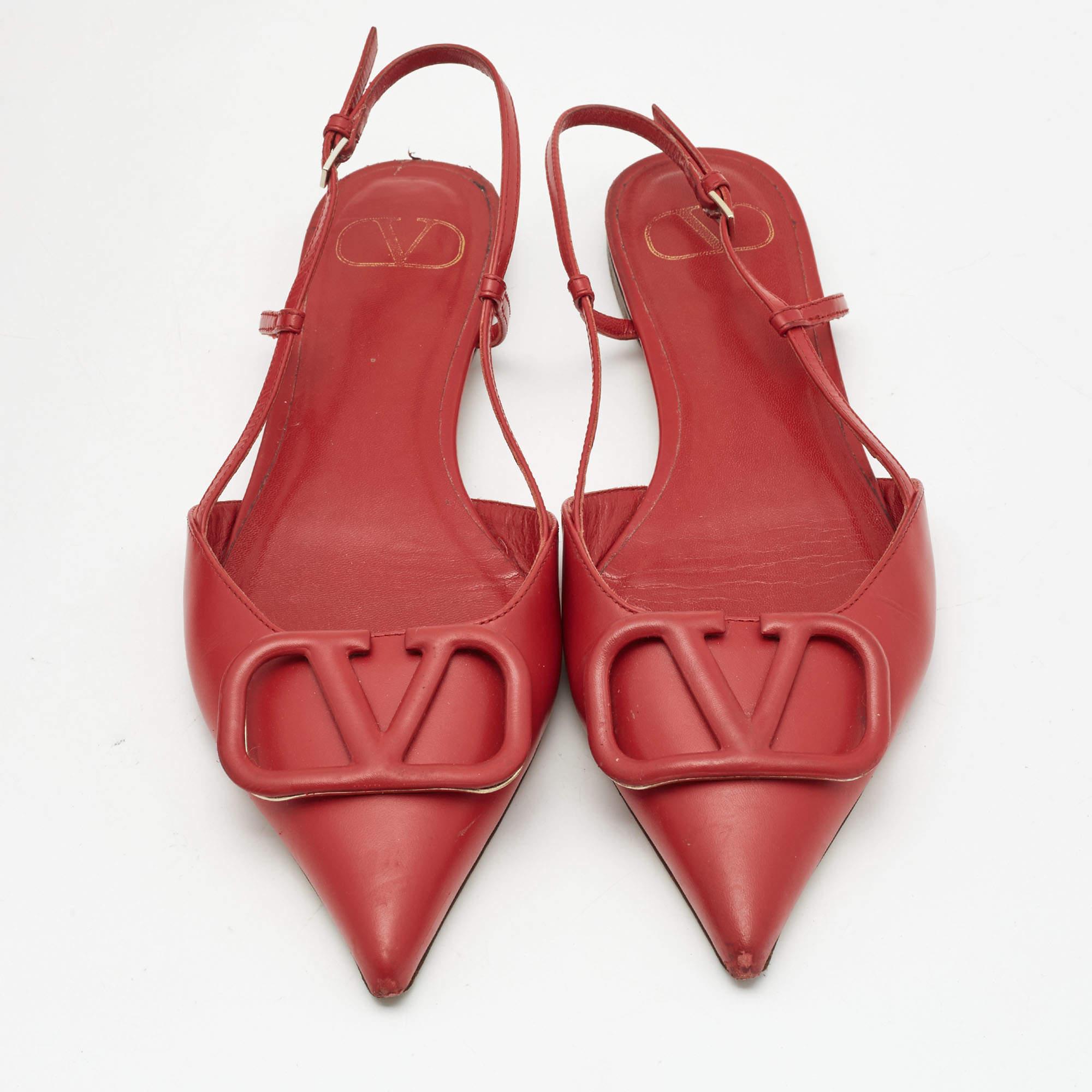 These well-crafted Valentino slingback flats have got you covered for all-day plans. They come in a versatile design, and they look great on the feet.

Includes: Original Dustbag, Original Box

