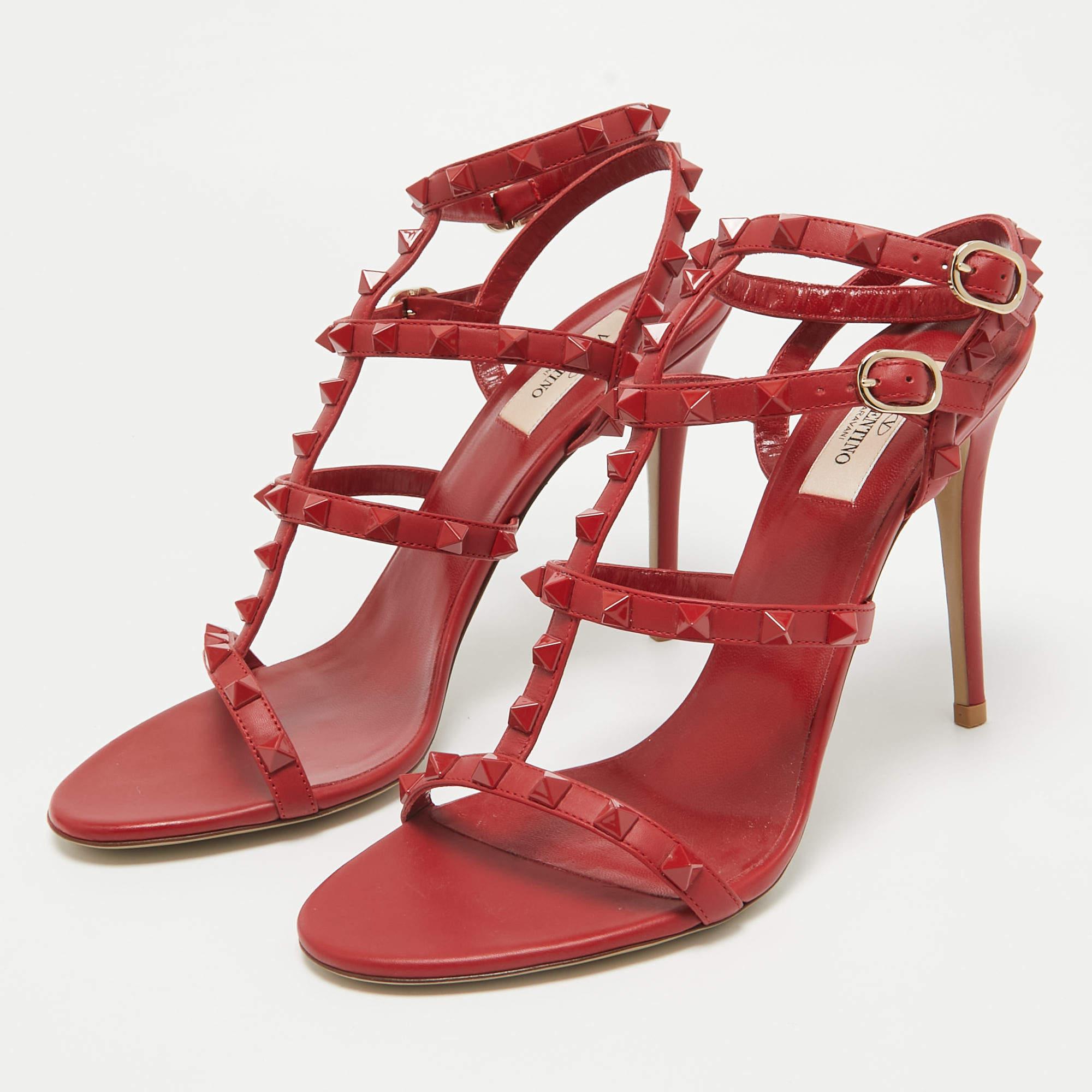 When considering Valentino three words come to mind: luxurious bold and iconic. These gorgeous shoes are crafted from prime quality materials and the sleek silhouette is adorned with carefully placed Rockstuds. They can be styled with various