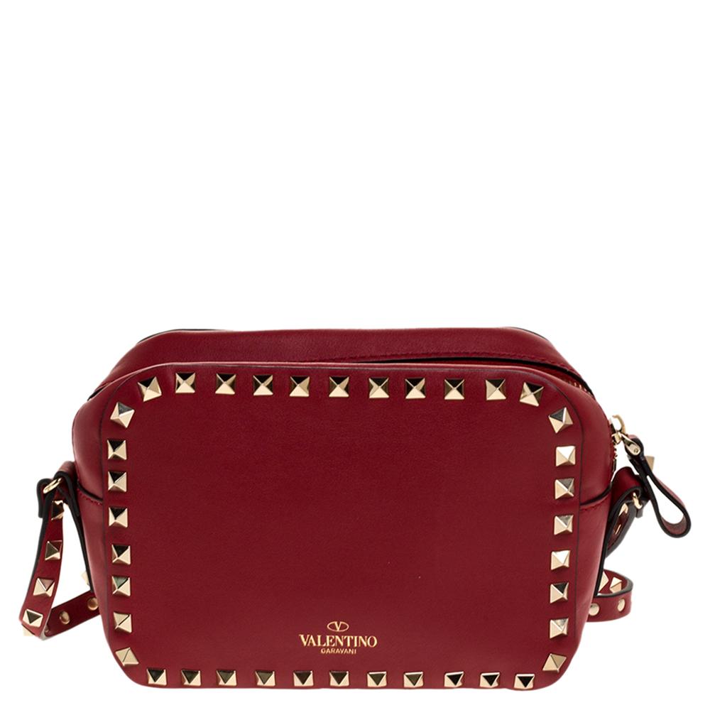 Bags are more than just instruments to carry one's essentials. They tell a woman's sense of style and the better the bag, the more confidence she gets when she holds it. Valentino brings you one such fabulous bag meticulously made from red leather.