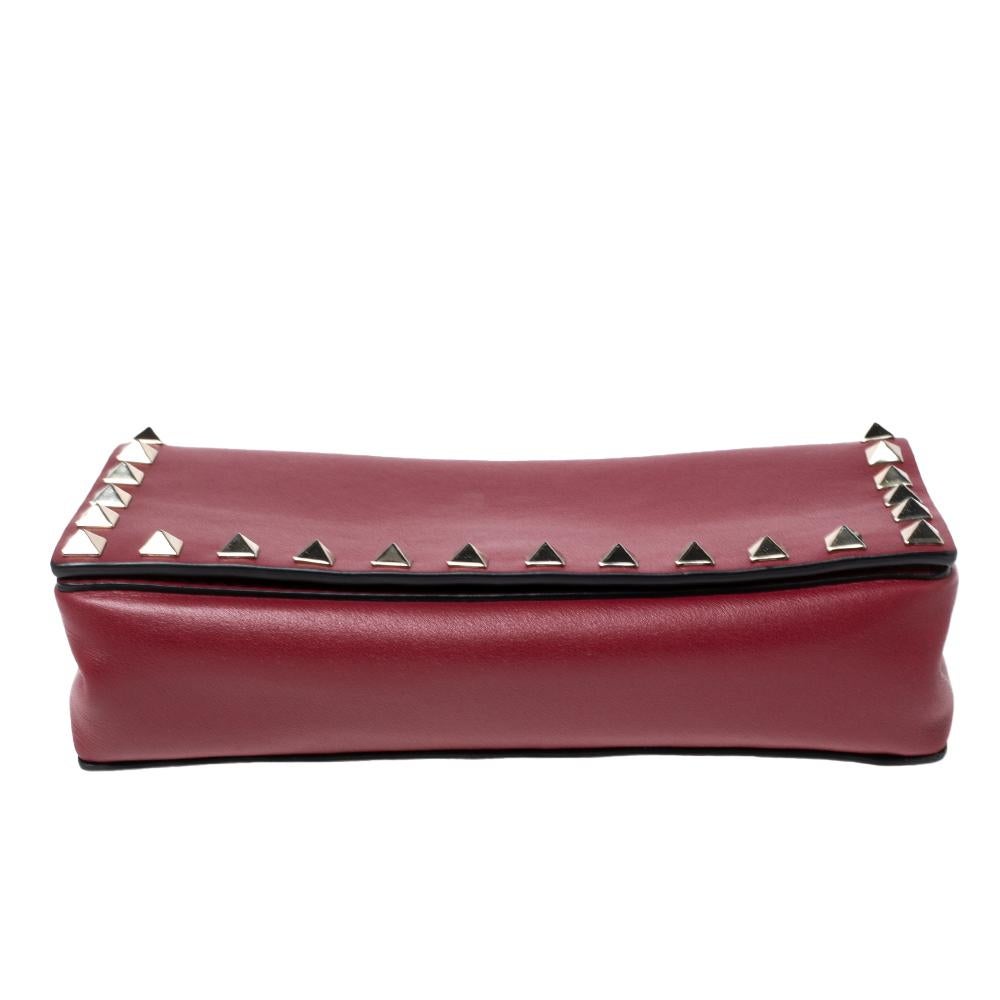 Valentino Red Leather Rockstud Chain Clutch Bag In Good Condition In Dubai, Al Qouz 2