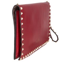 VALENTINO red leather ROCKSTUD MEDIUM WRISTLET Clutch Bag