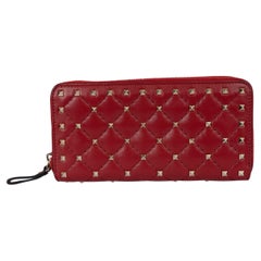 Valentino Portafoglio con zip continentale ROCKSTUD SPIKE in pelle rossa