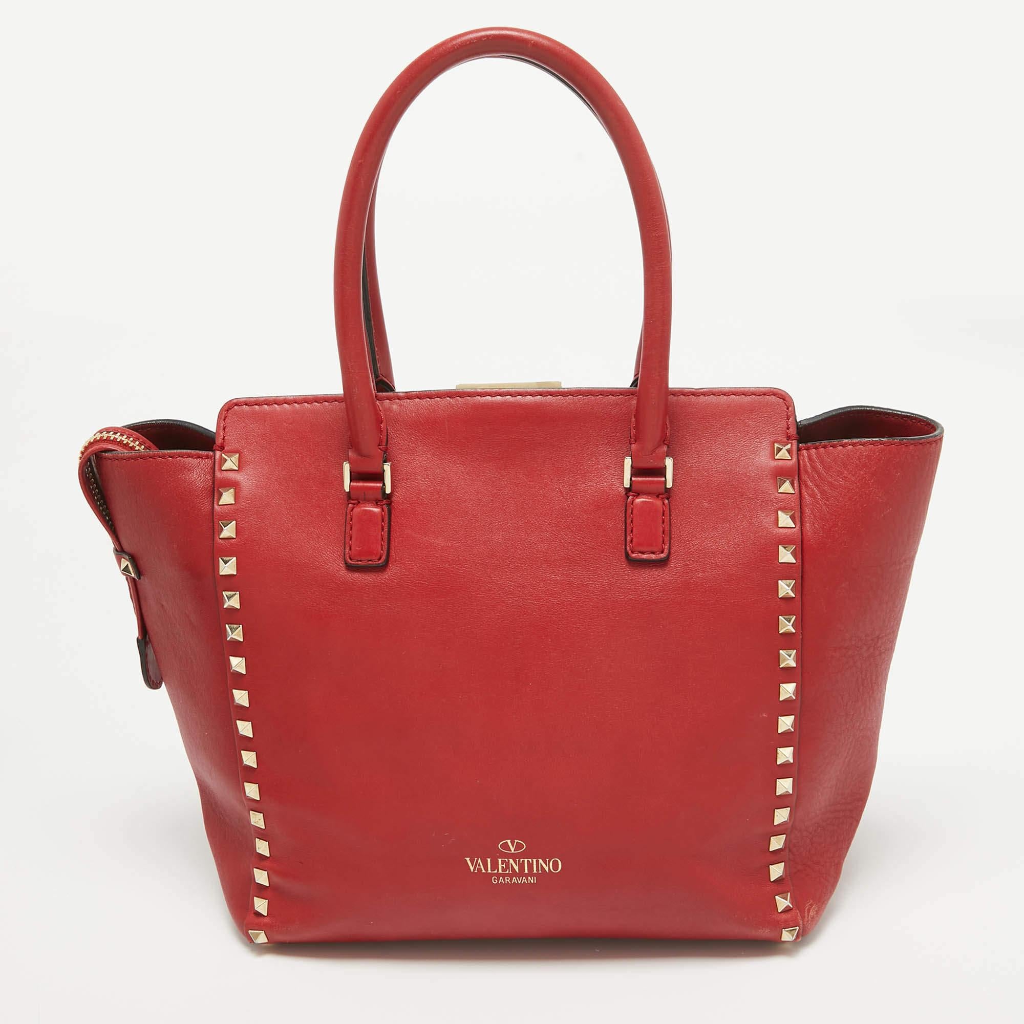 Valentino Red Leather Rockstud Trapeze Tote In Fair Condition In Dubai, Al Qouz 2