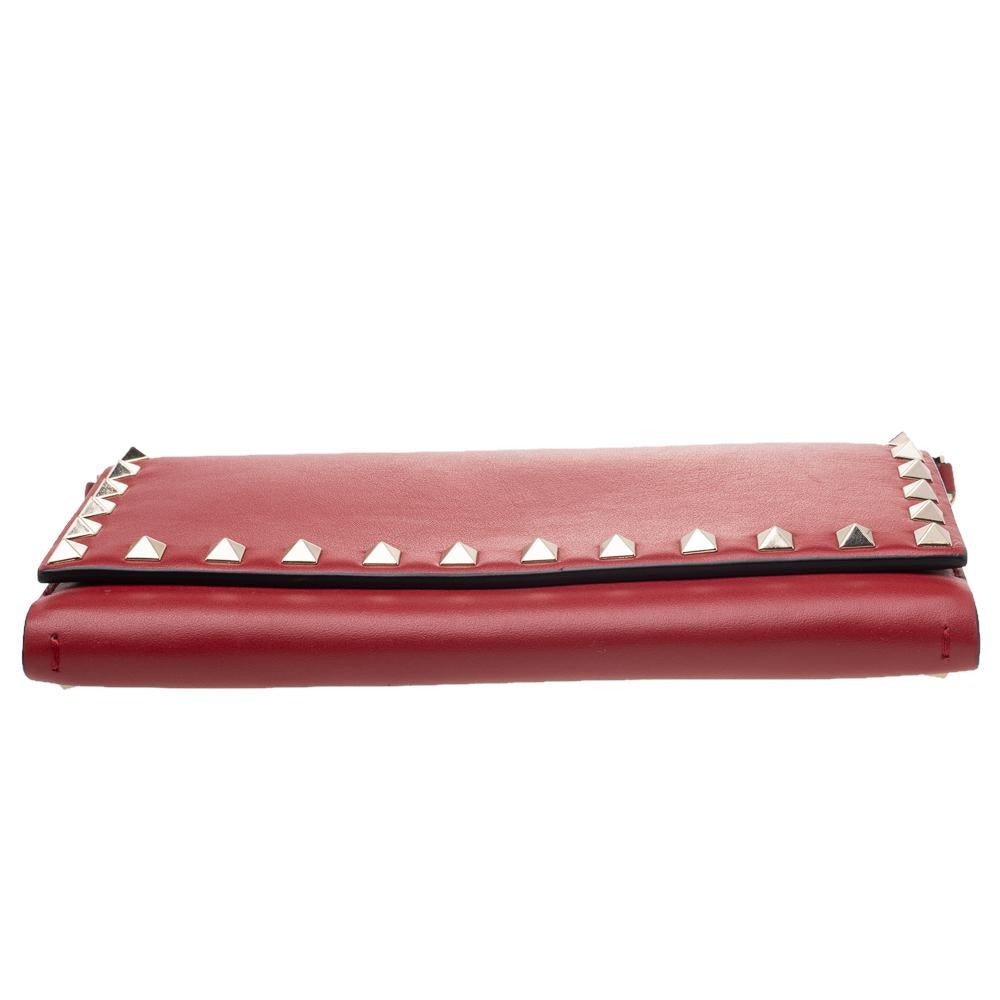 Valentino Red Leather Rockstud Wallet On Chain In Good Condition In Dubai, Al Qouz 2