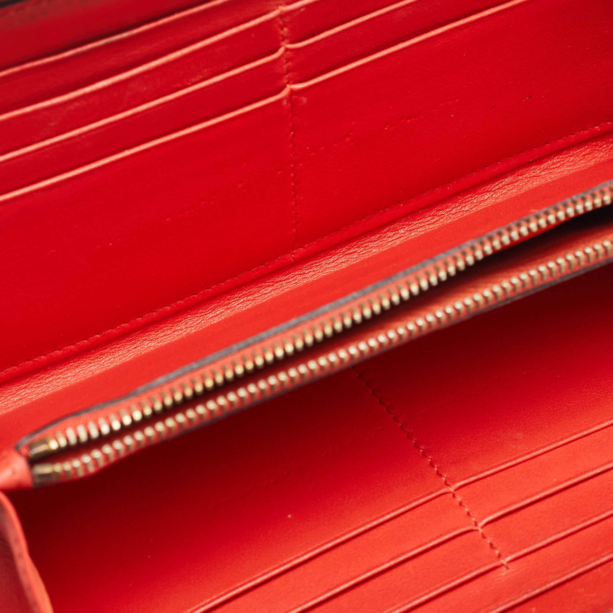 Women's Valentino Red Leather Rockstud Zip Around Continental Wallet For Sale