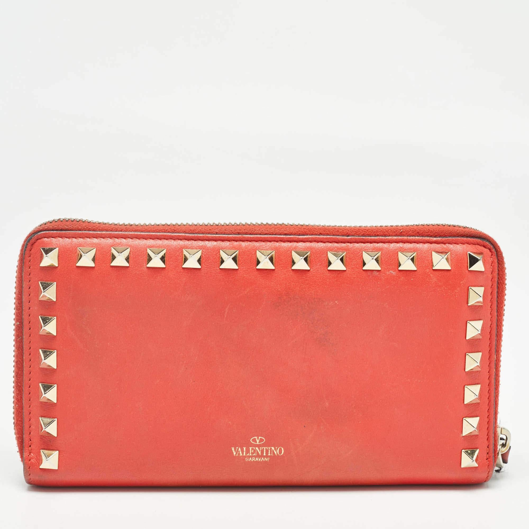 Valentino Red Leather Rockstud Zip Around Continental Wallet For Sale 3
