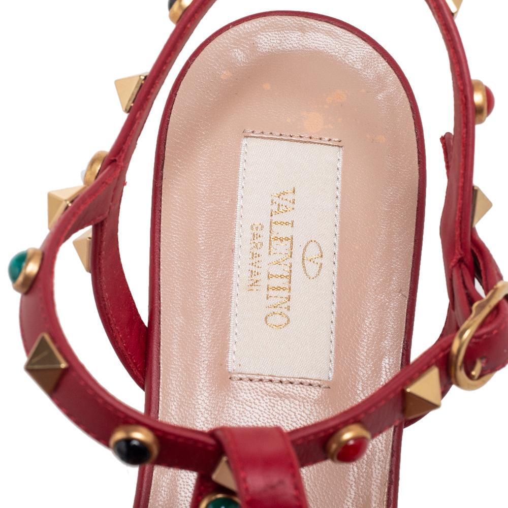 Valentino Red Leather Rolling Rockstud Flat Sandals Size 38 In Good Condition In Dubai, Al Qouz 2
