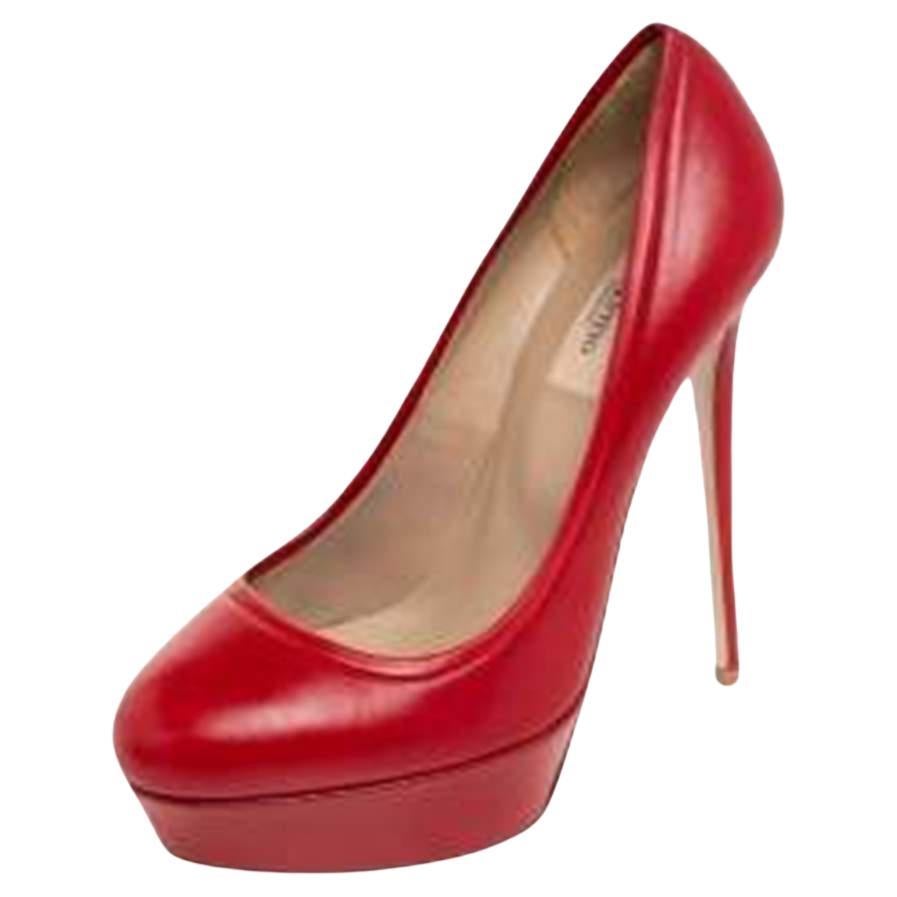 Valentino Red Leather Round Toe Platform Pumps Size 38 at 1stDibs