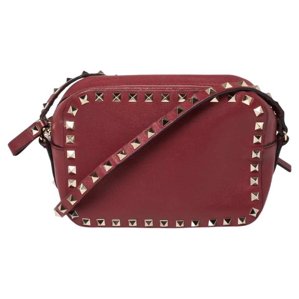 Valentino - Petit sac à bandoulière Rockstud en cuir rouge
