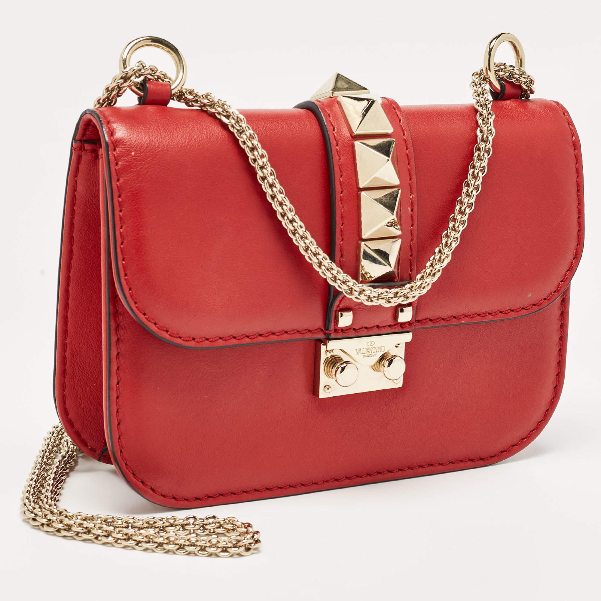 Valentino Red Leather Small Rockstud Glam Lock Flap Bag In Good Condition For Sale In Dubai, Al Qouz 2