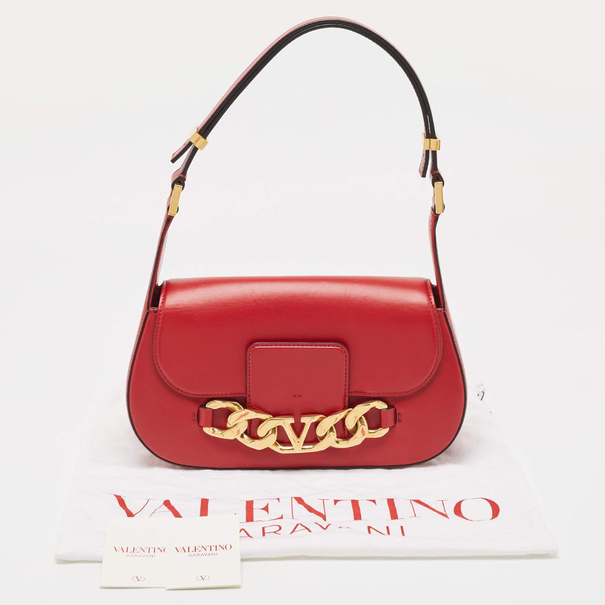Valentino Red Leather VLogo Chain Bag In Excellent Condition In Dubai, Al Qouz 2