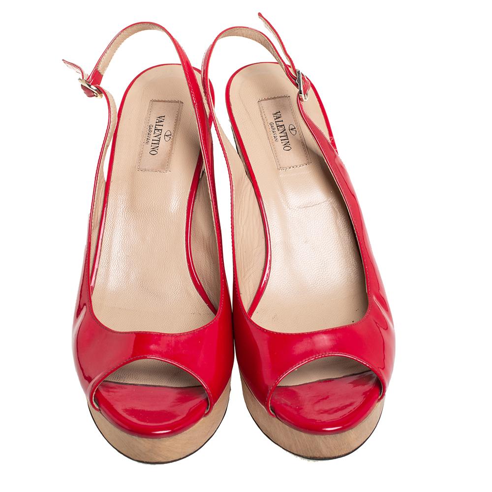 Valentino Red Patent Leather And Lace Embellished Wedge Peep Toe Sandals Size 40 In Good Condition In Dubai, Al Qouz 2