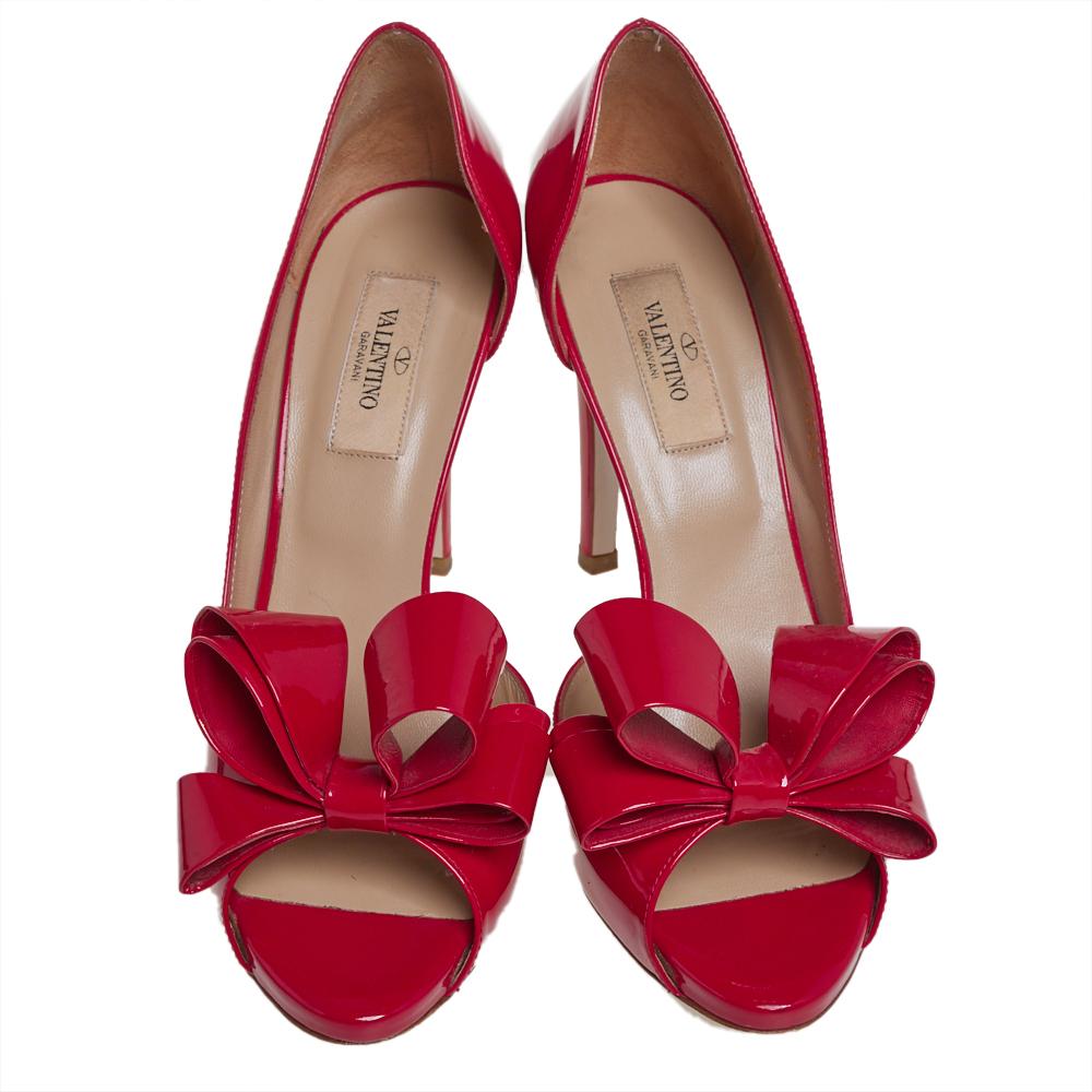 Valentino D'orsay Pumps aus rotem Lackleder mit Schleife Größe 38,5 im Zustand „Gut“ in Dubai, Al Qouz 2