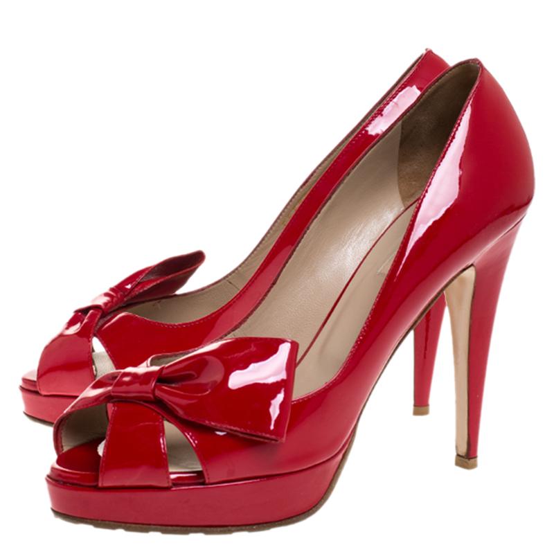 Valentino Red Patent Leather Bow Open Toe Platform Pumps Size 40 In Good Condition In Dubai, Al Qouz 2