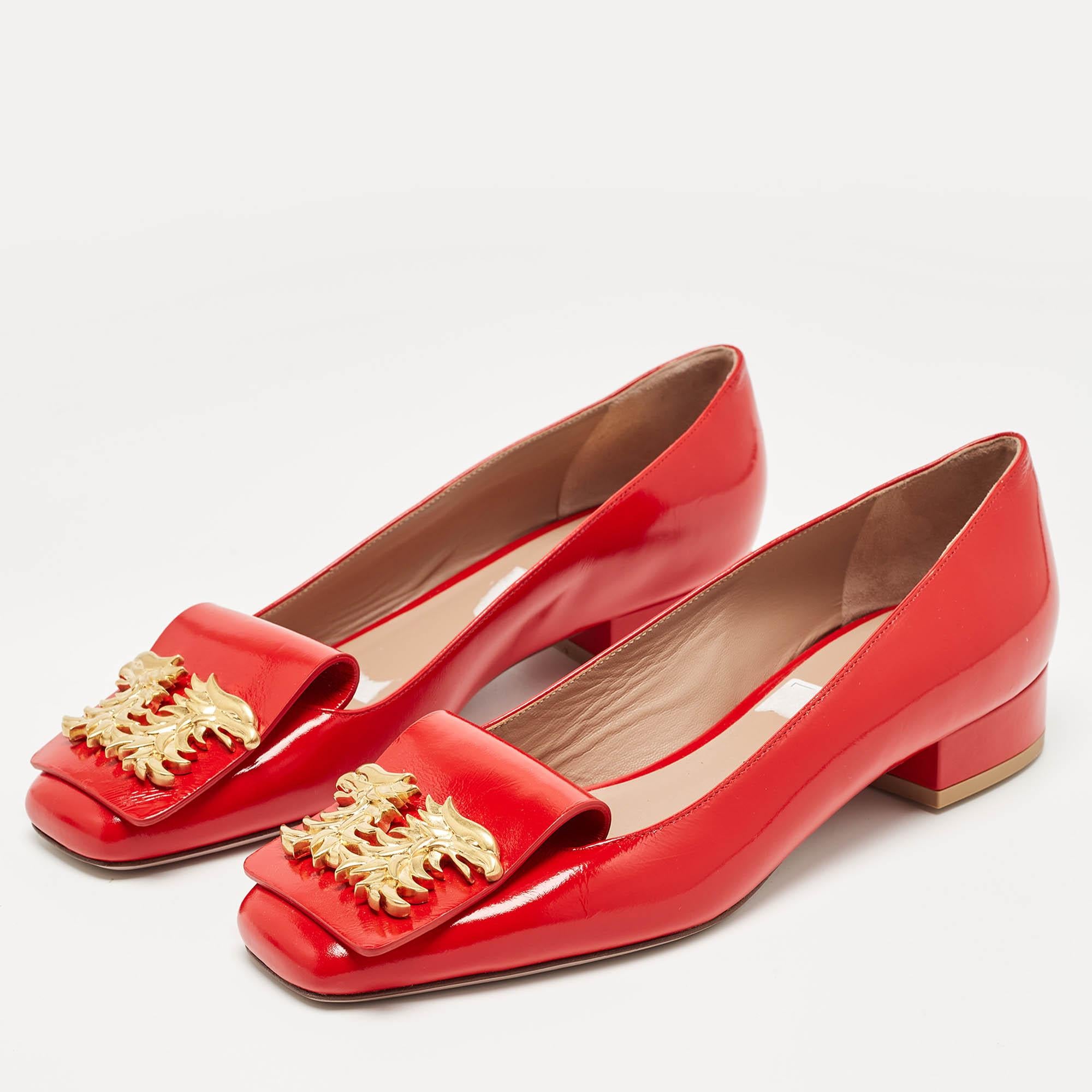 Valentino Red Patent Leather Buckle Detail Pumps Size 40 For Sale 2