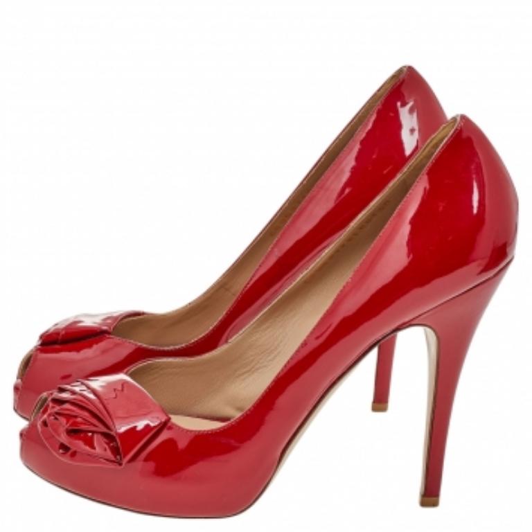Valentino Red Patent Leather Peep Toe Platform Pumps Size 40 In Fair Condition In Dubai, Al Qouz 2