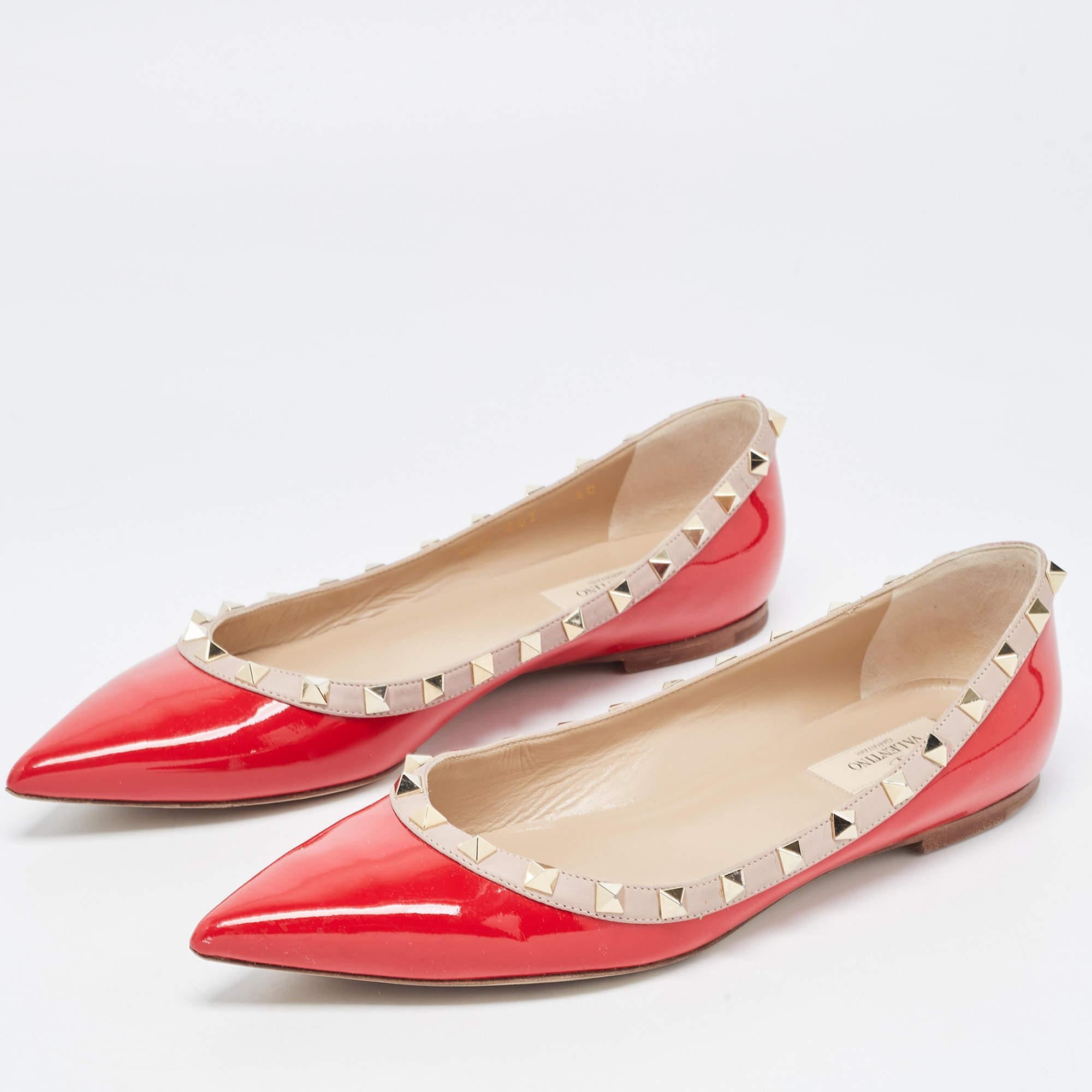 Valentino Red Patent Leather Rockstud Pointed Toe Ballet Flats Size 40 In Good Condition In Dubai, Al Qouz 2