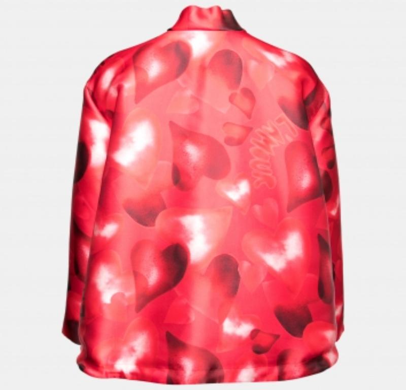 Obtenez un look confortable tout au long de la journée avec cette veste Valentino. Confectionné à partir de matériaux de qualité, il présente une coupe surdimensionnée, des fermetures à glissière, des motifs en forme de cœur et le lettrage L'Amour.
