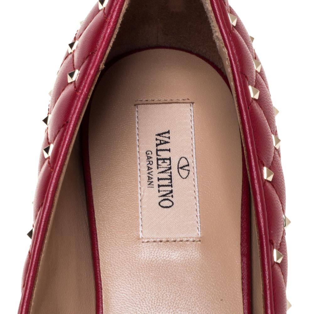 Valentino Red Quilted Leather Rockstud Spike Pointed Toe Ballet Flats Size 39 In New Condition In Dubai, Al Qouz 2