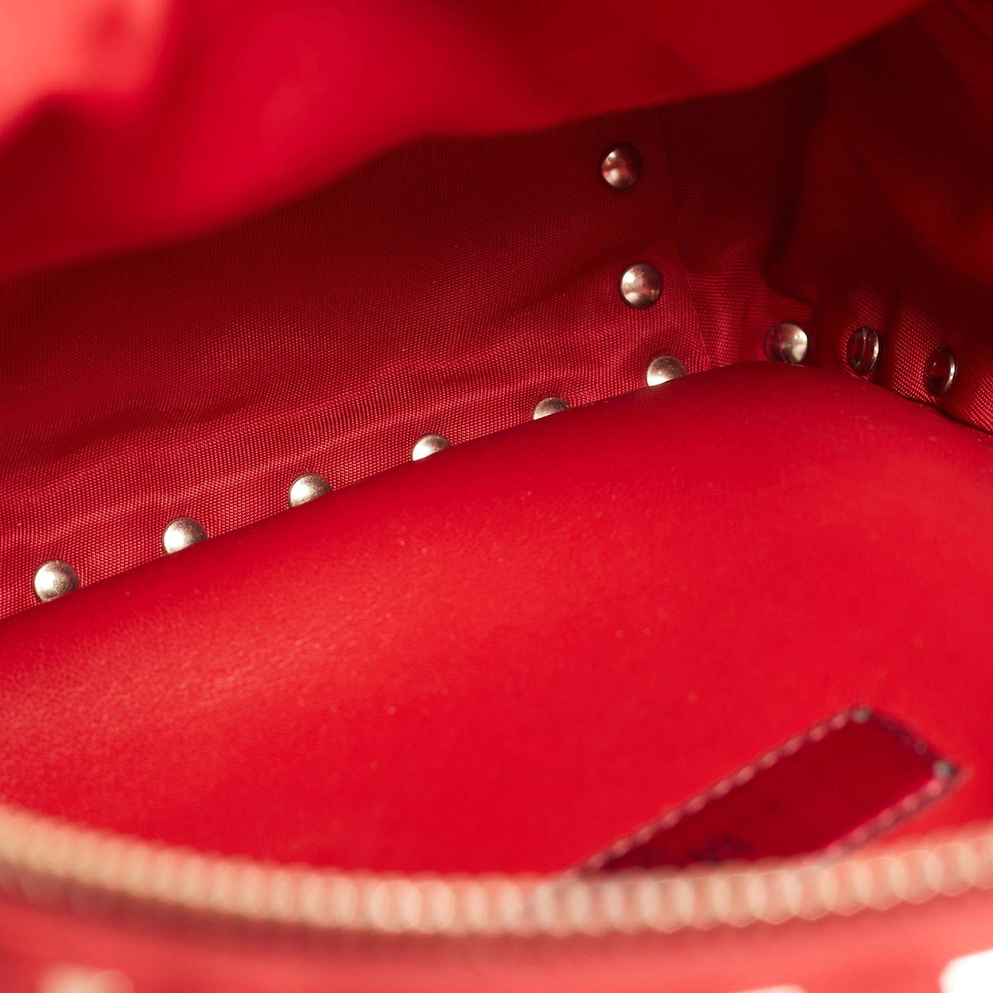 Valentino - Mini sac à dos Rockstud à pointes en nylon et cuir matelassé rouge en vente 7