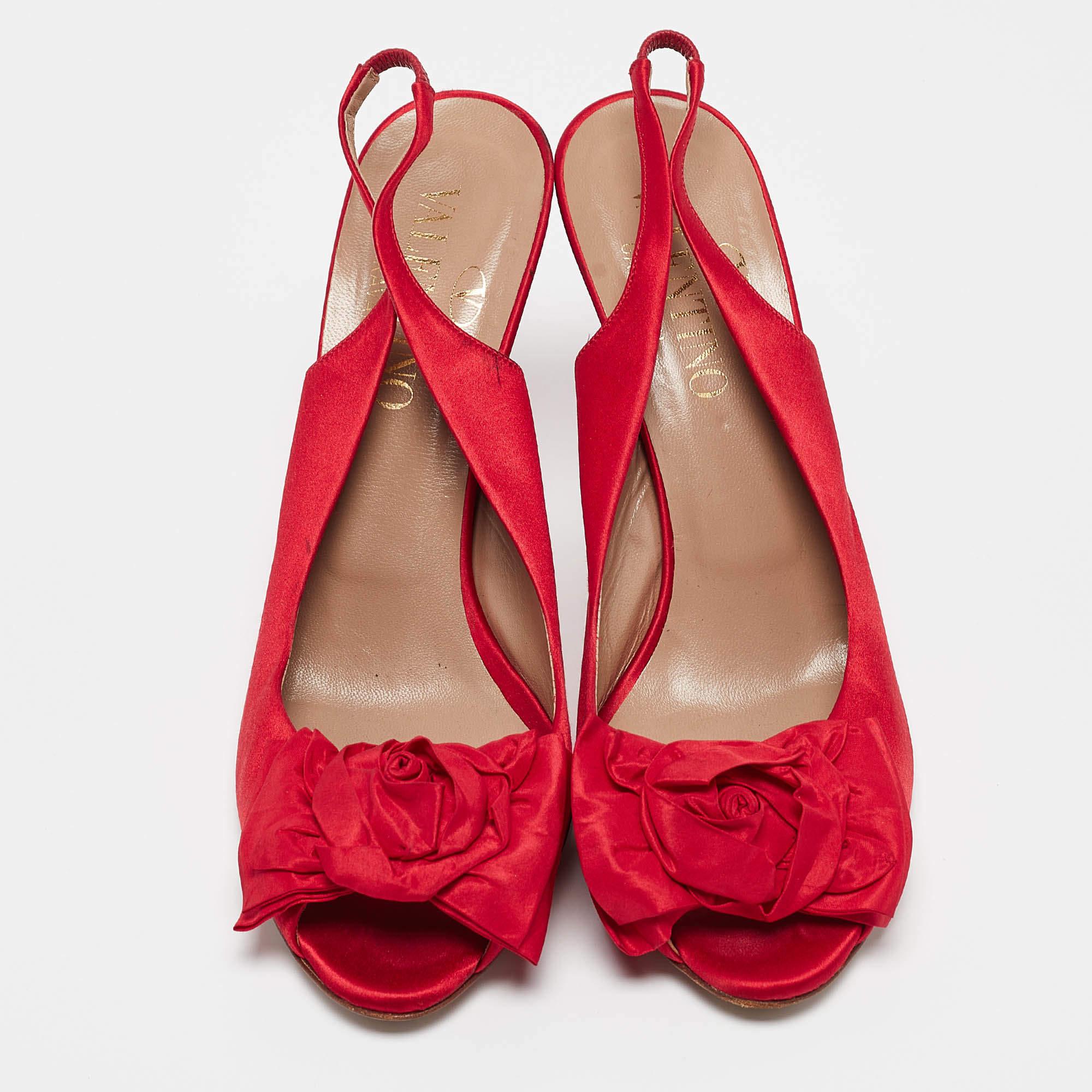 Valentino Red Satin Bow Peep Toe Slingback Pumps Size 40 In Good Condition In Dubai, Al Qouz 2