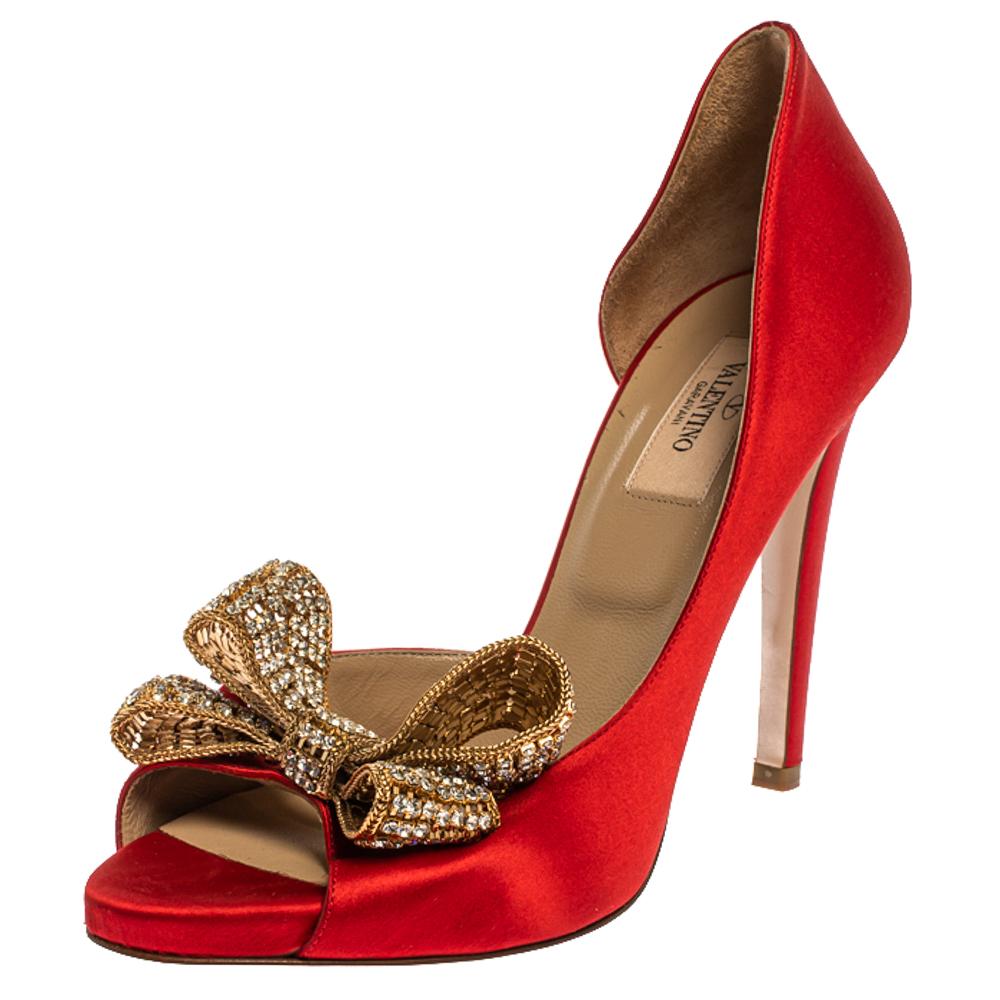 Designed by Valentino, this pair of pumps is formed out of satin and leather. Make an elegant style statement while flaunting this pair of red d'orsay pumps while heading to your next event. They are lined with leather and are beautifully styled