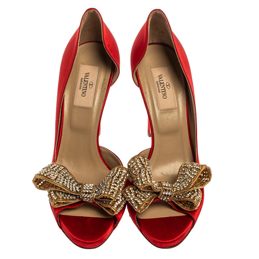 Valentino Red Satin Crystal Embellished Bow Dorsay Peep Toe Pumps Size 38 In Good Condition In Dubai, Al Qouz 2