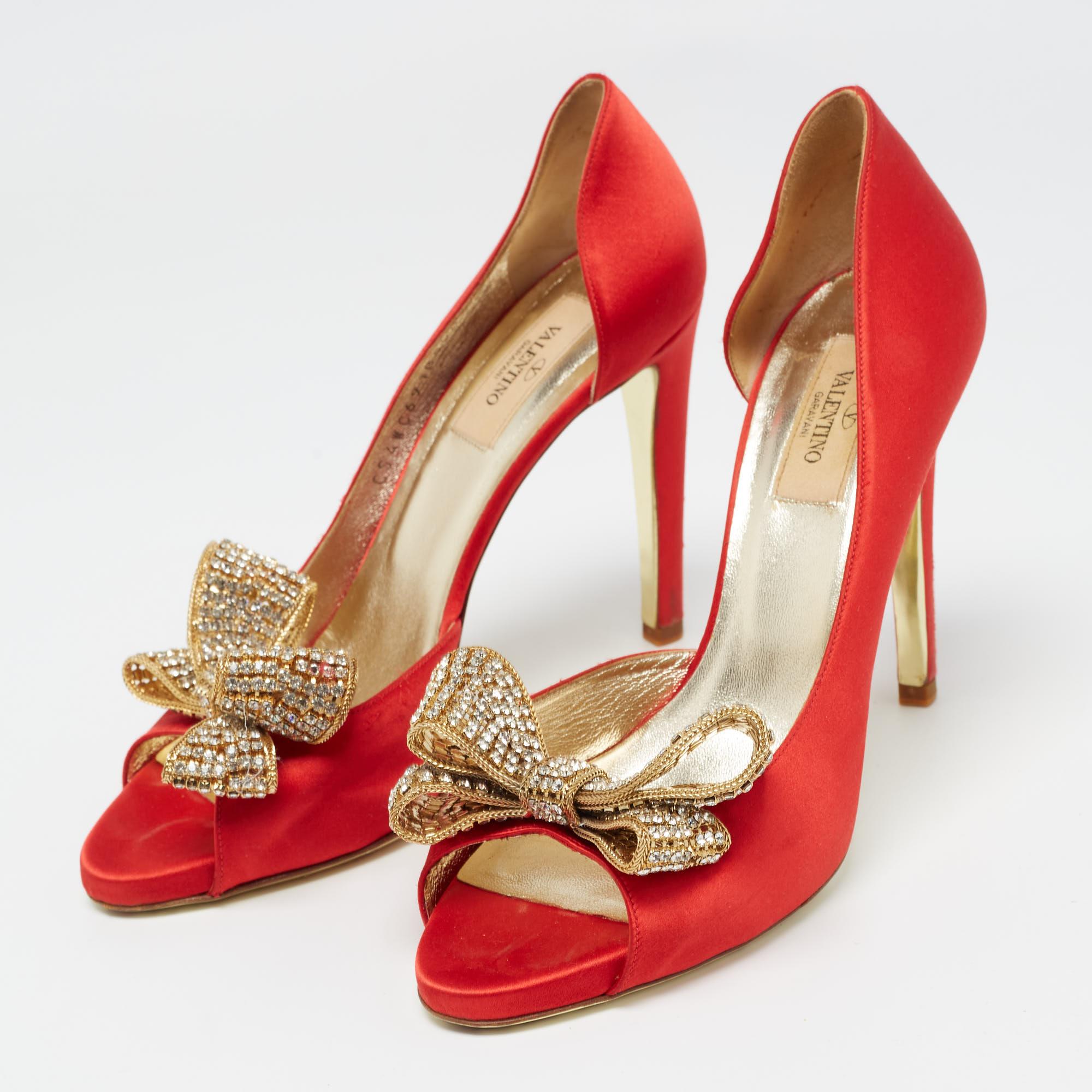 Make a chic style statement with these designer pumps. They showcase sturdy heels and durable soles, perfect for your fashionable outings!