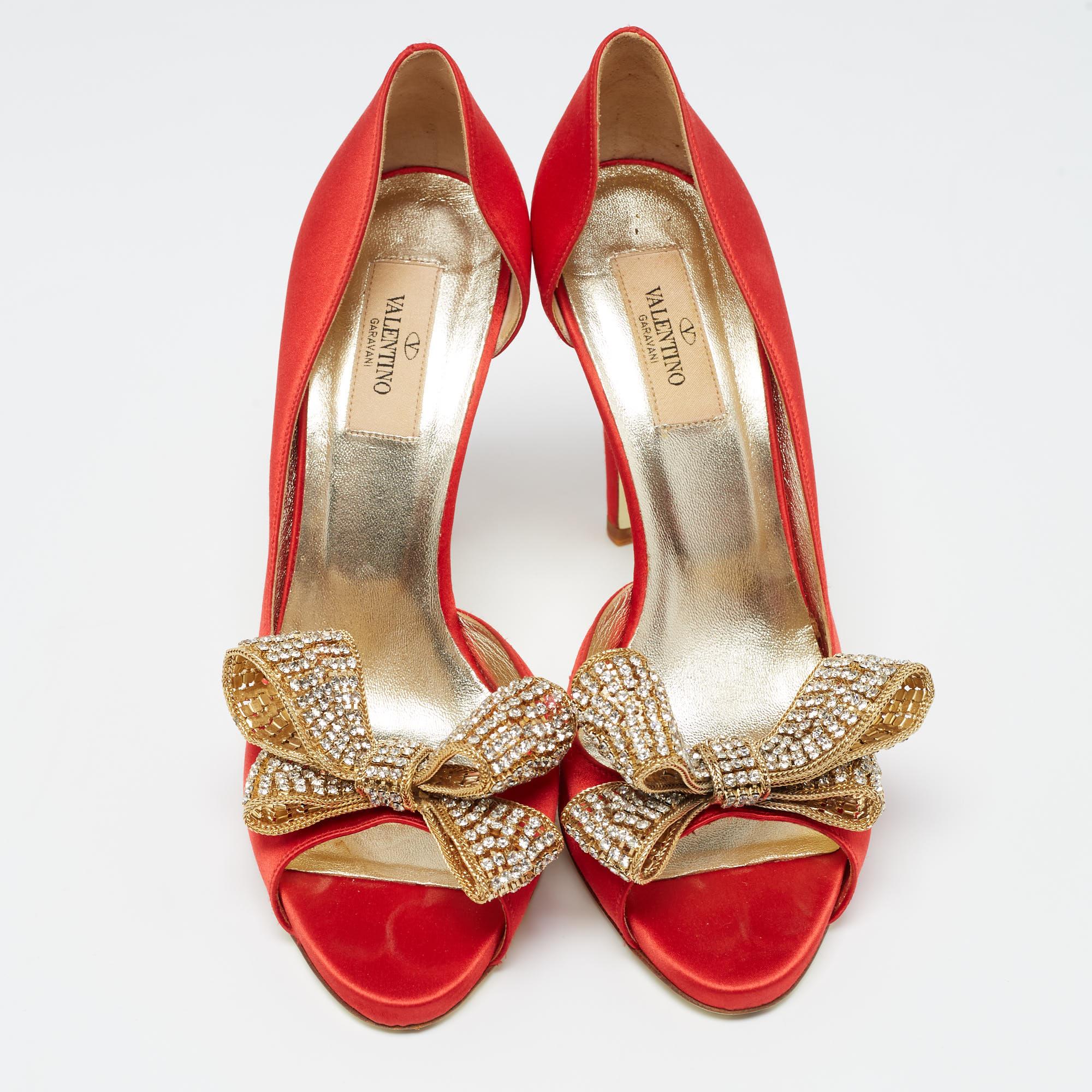 Valentino Red Satin Crystal Embellished Bow D'orsay Pumps Size 38.5 In Good Condition In Dubai, Al Qouz 2