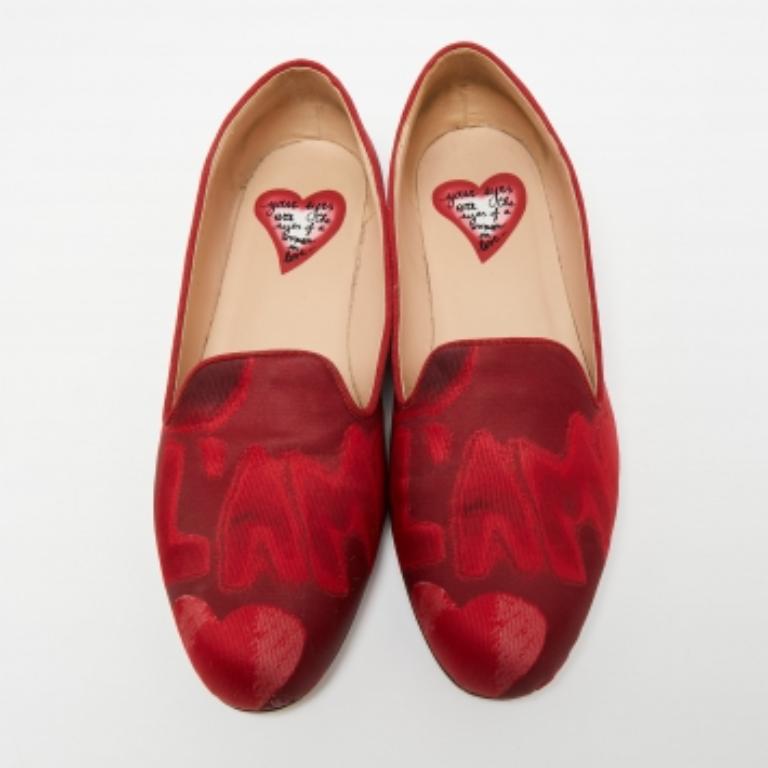Valentino Red Satin Embroidered Smoking Slippers Size 40 In Good Condition For Sale In Dubai, Al Qouz 2