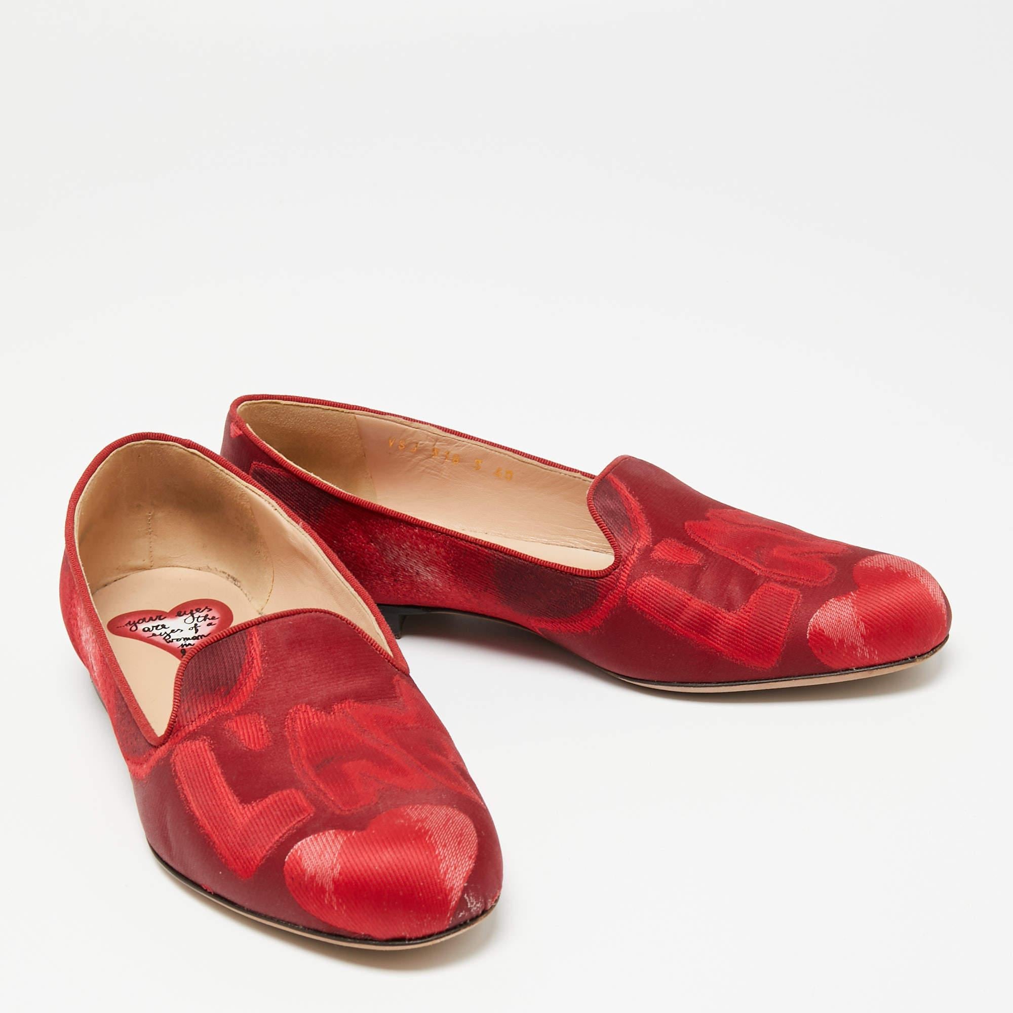 Valentino - Chaussures de smoking brodées en satin rouge, taille 40 Pour femmes en vente