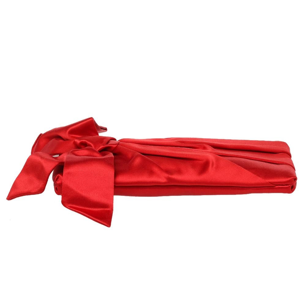 Valentino Red Satin Pleated Bow Clutch In Good Condition In Dubai, Al Qouz 2