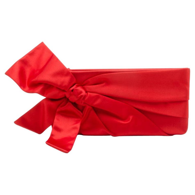 computer forfatter At afsløre Valentino Red Satin Pleated Bow Clutch at 1stDibs