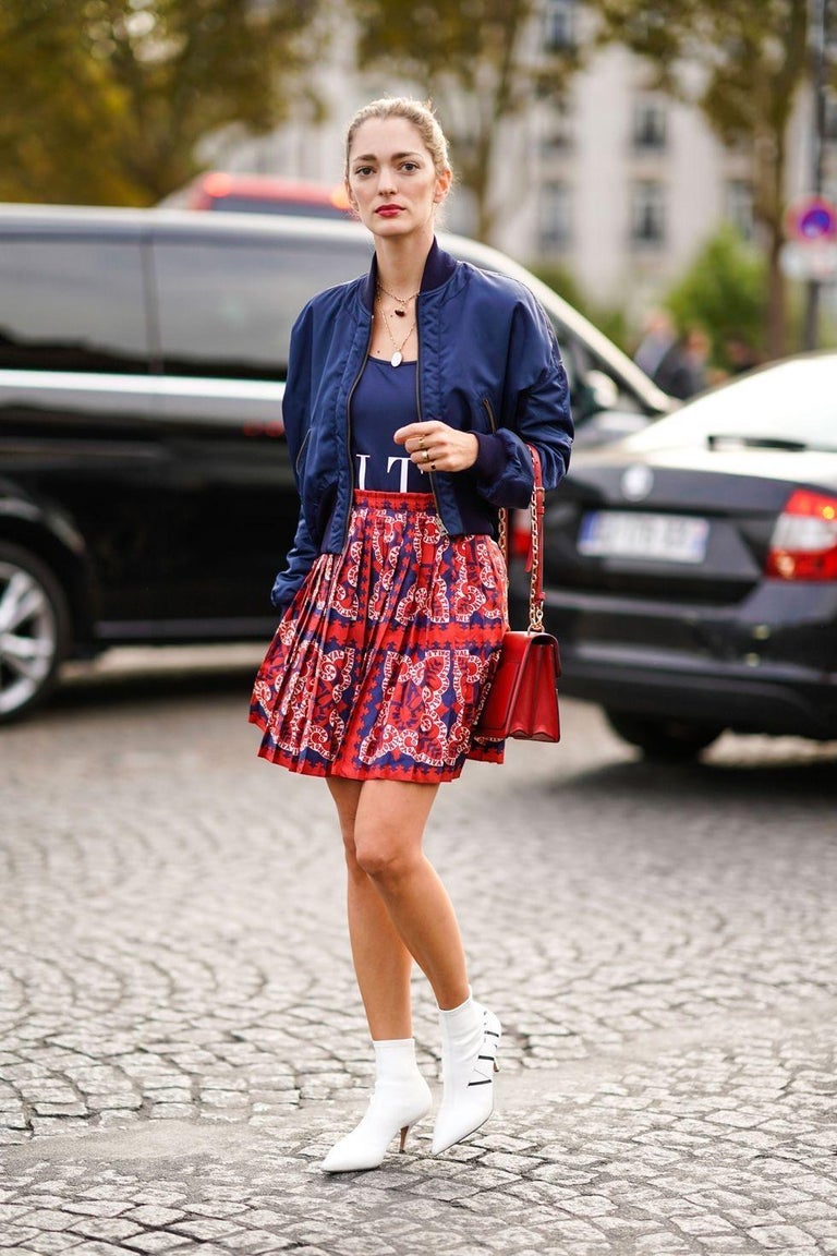 VALENTINO red silk 2019 BANDANA LOGO PLEATED MINI Skirt 42 M For