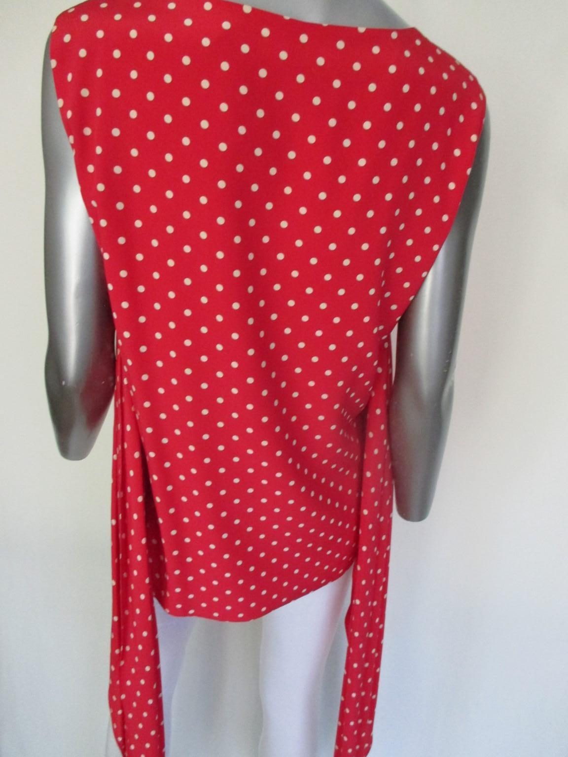 Rosso Camicetta Valentino in seta rossa a pois in vendita