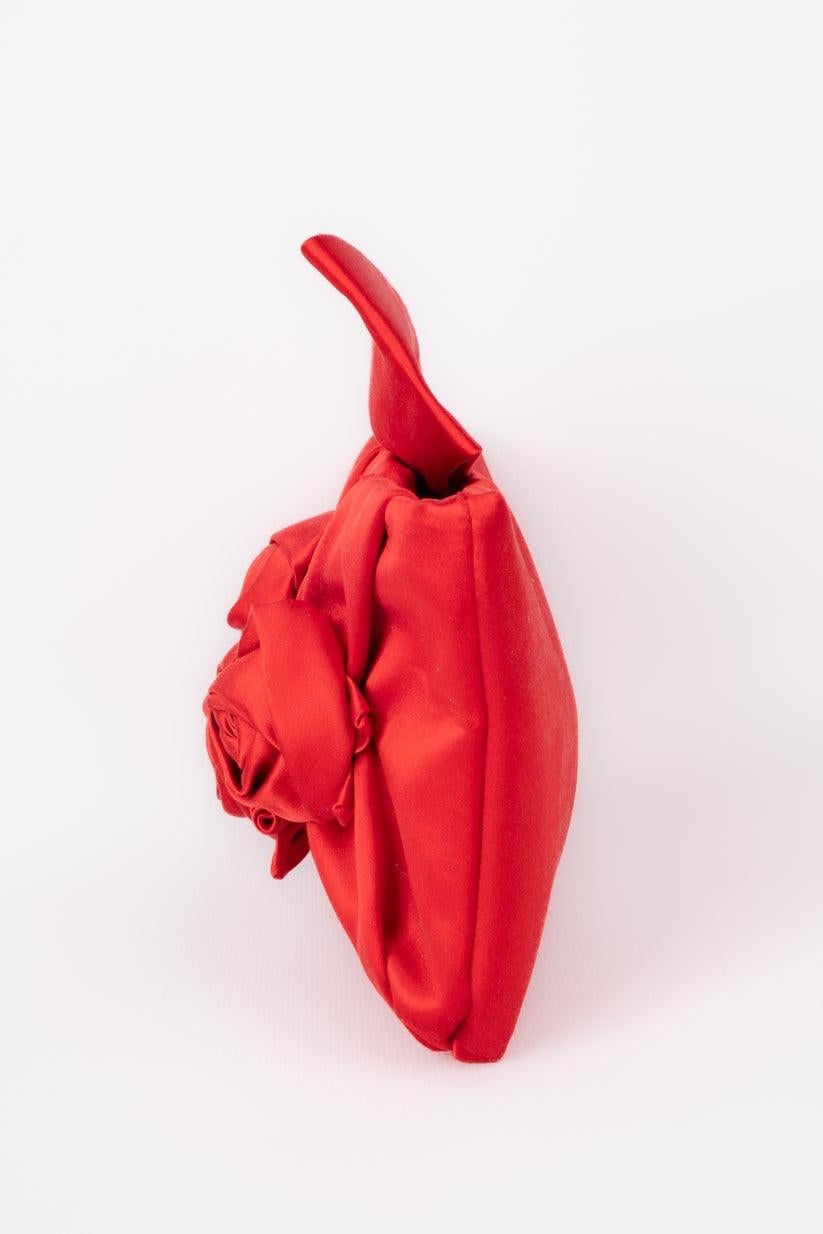 Valentino Red Silk Handbag   In Good Condition For Sale In SAINT-OUEN-SUR-SEINE, FR