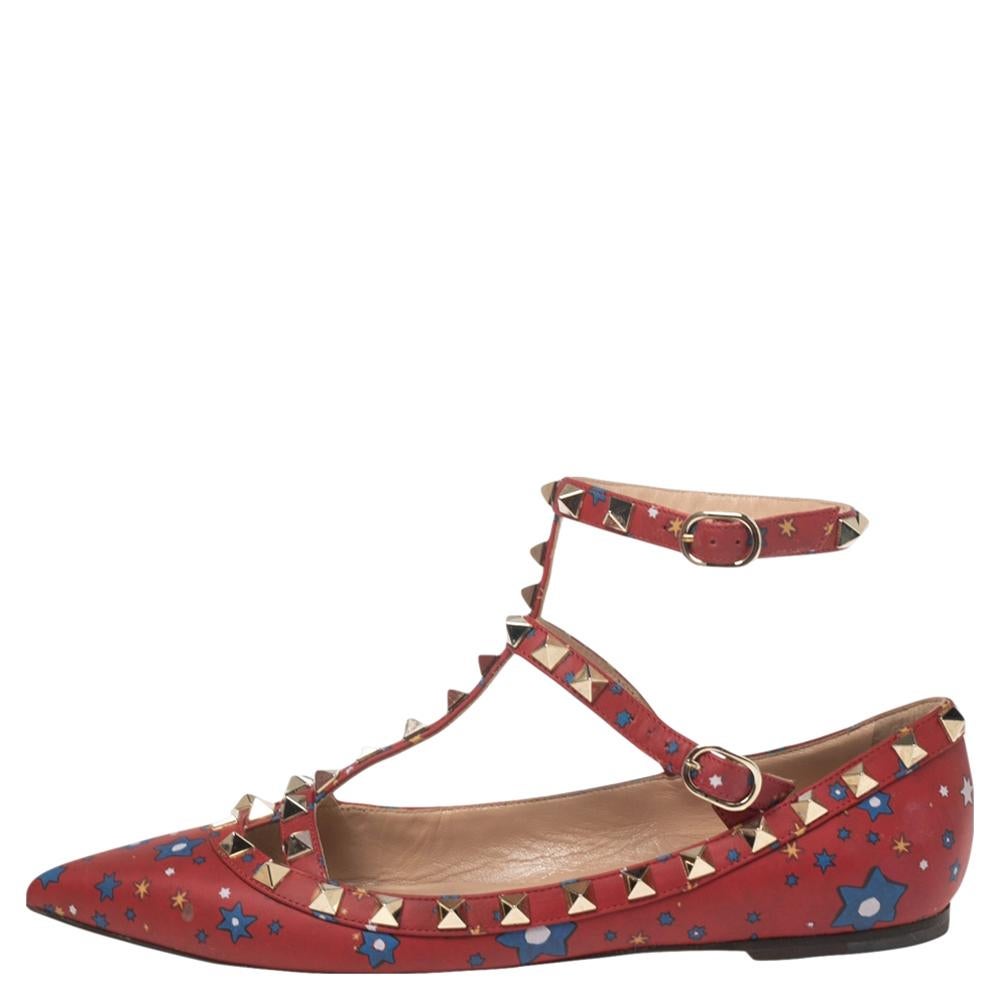 When considering Valentino, three words come to mind: luxurious, bold, and iconic. These gorgeous shoes are crafted from star-printed leather, and the sleek silhouette is adorned with carefully placed Rockstuds. They can be styled with various