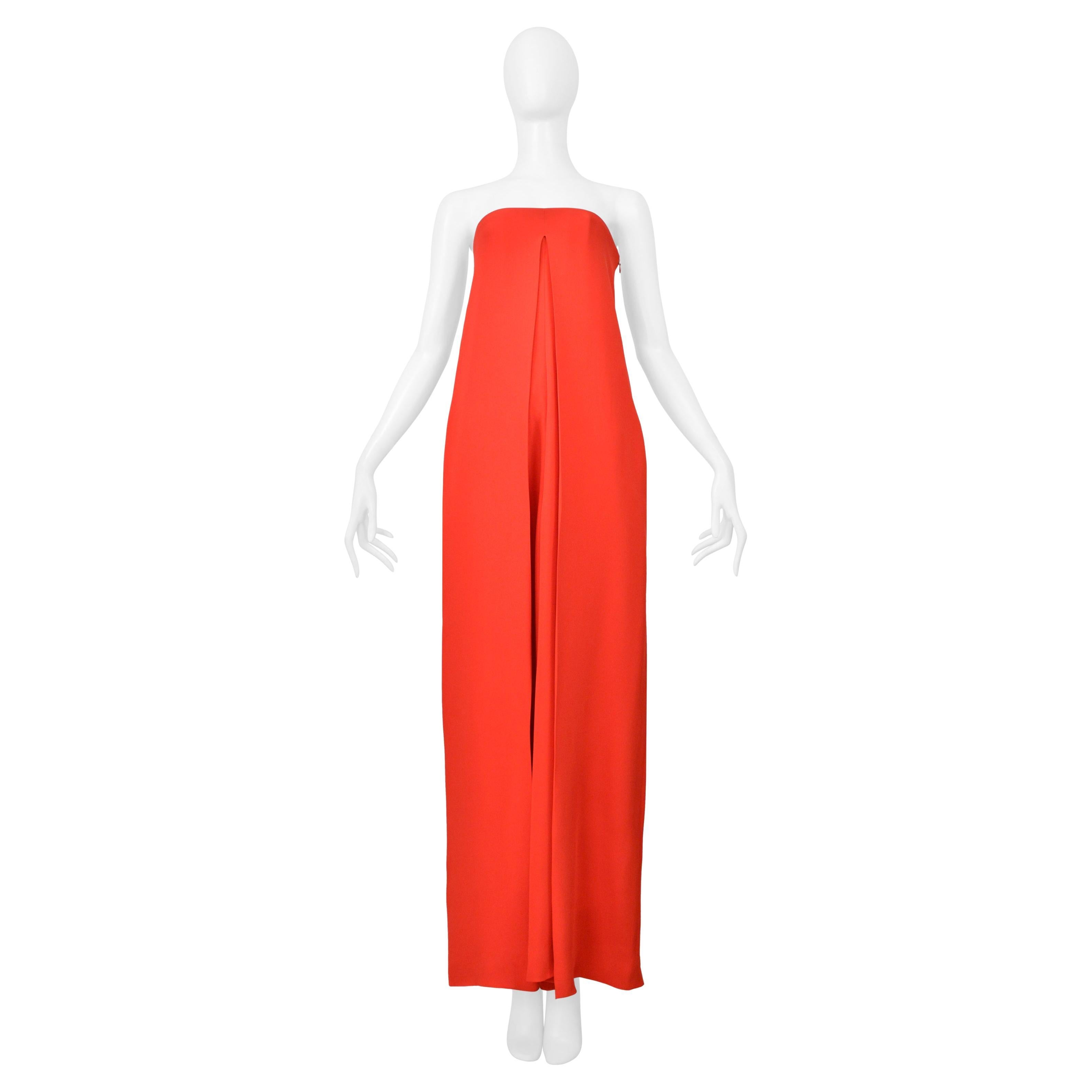 Combinaison de soirée Valentino rouge sans bretelles en soie avec poches, 2018