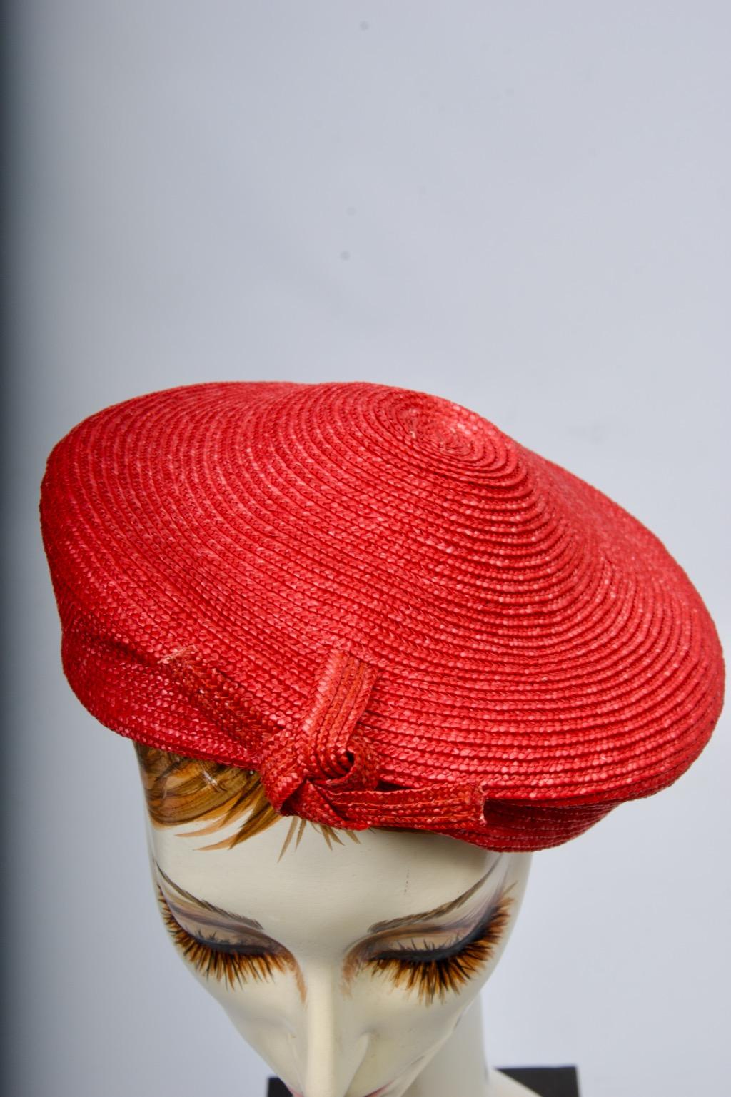 Marron Chapeau de paille rouge Valentino en vente